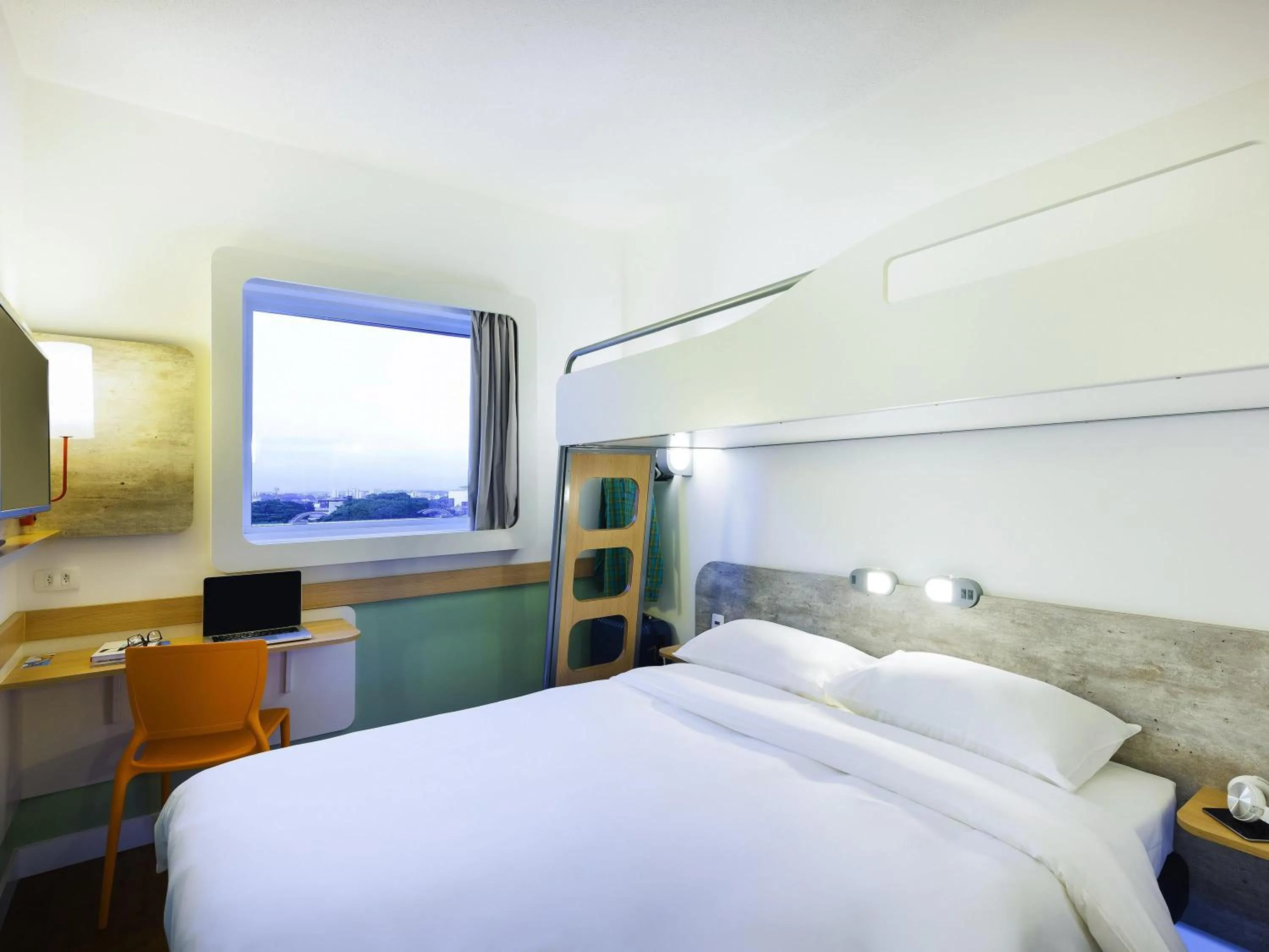 Double Room - 1 Double Bed and 1 Bunk Bed in ibis budget Campinas Aquidaban