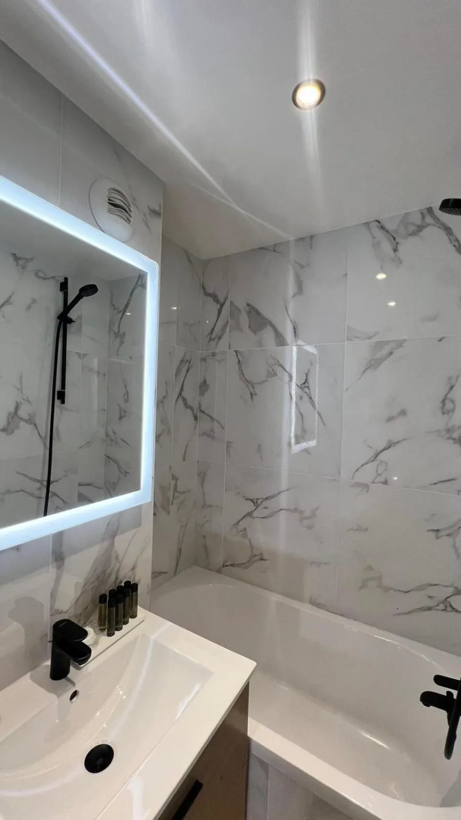 Single Room in Hôtel Lebron