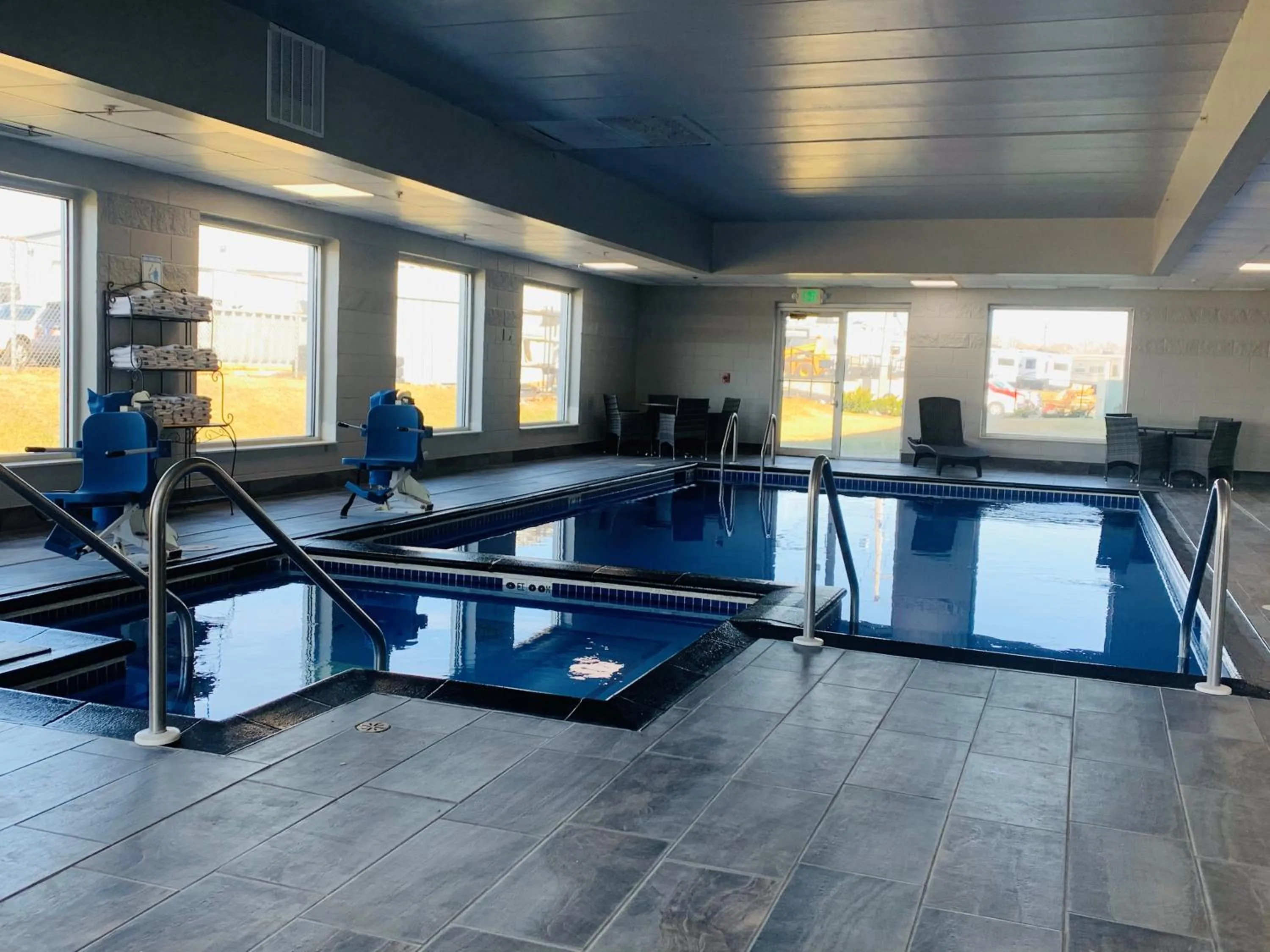 Deluxe King Room - Non-Smoking in Wingate by Wyndham Joliet