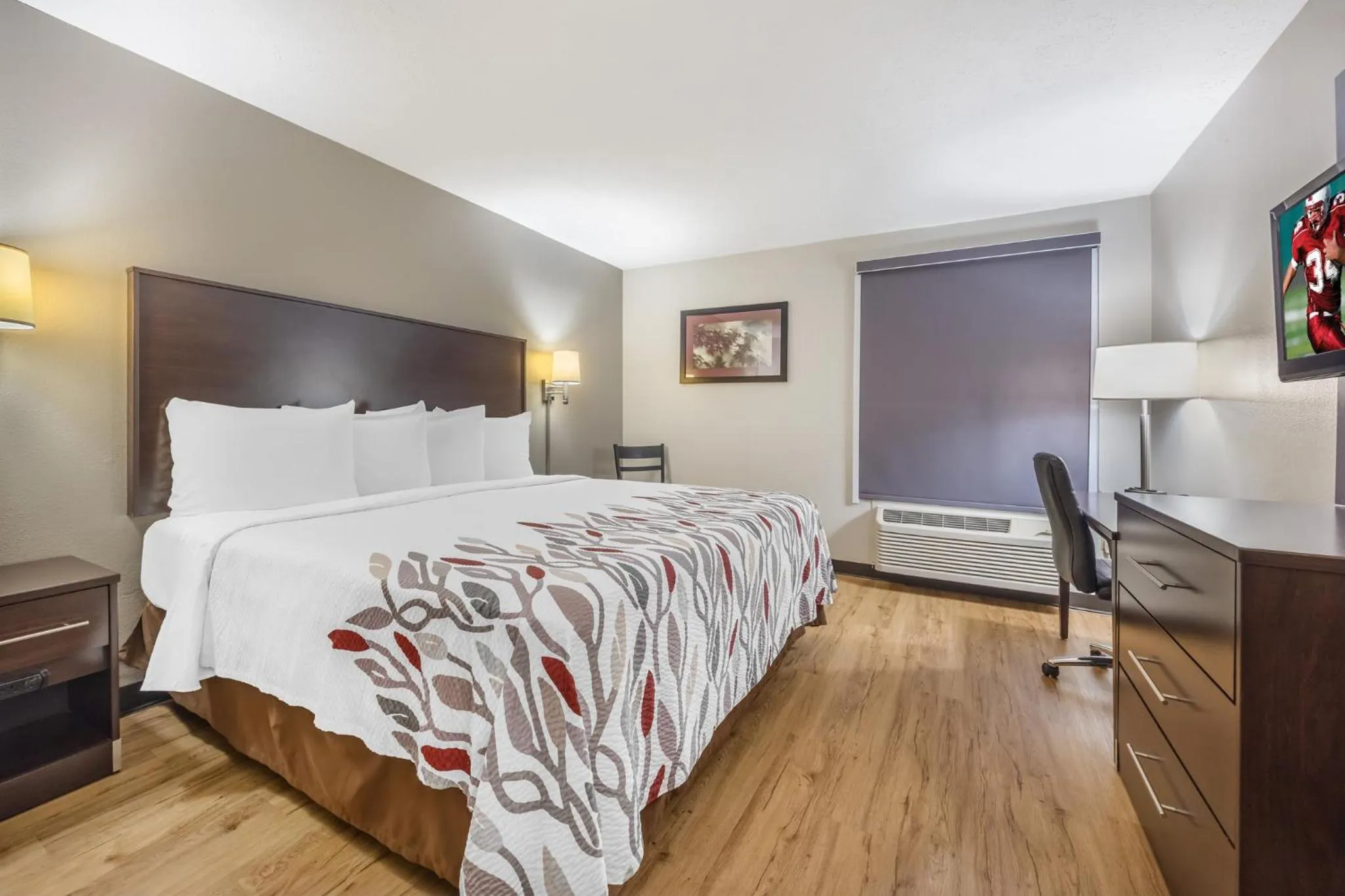 Deluxe King Room - Disability Access/Smoke Free in Red Roof Inn Paducah