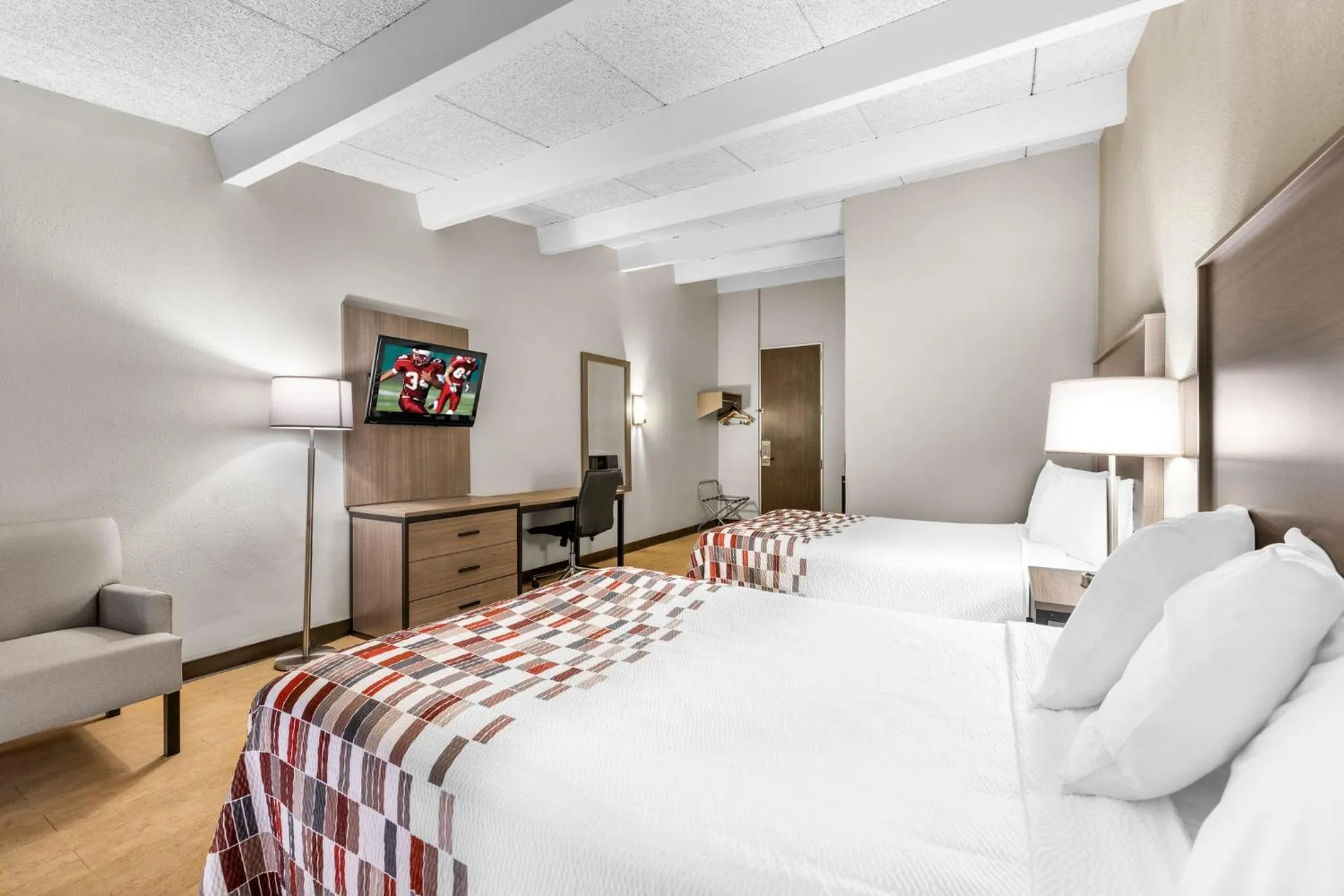 Deluxe Room with Two Queen Beds and One Double Bed Third Floor Non-Smoking in Red Roof Inn Niagara Falls