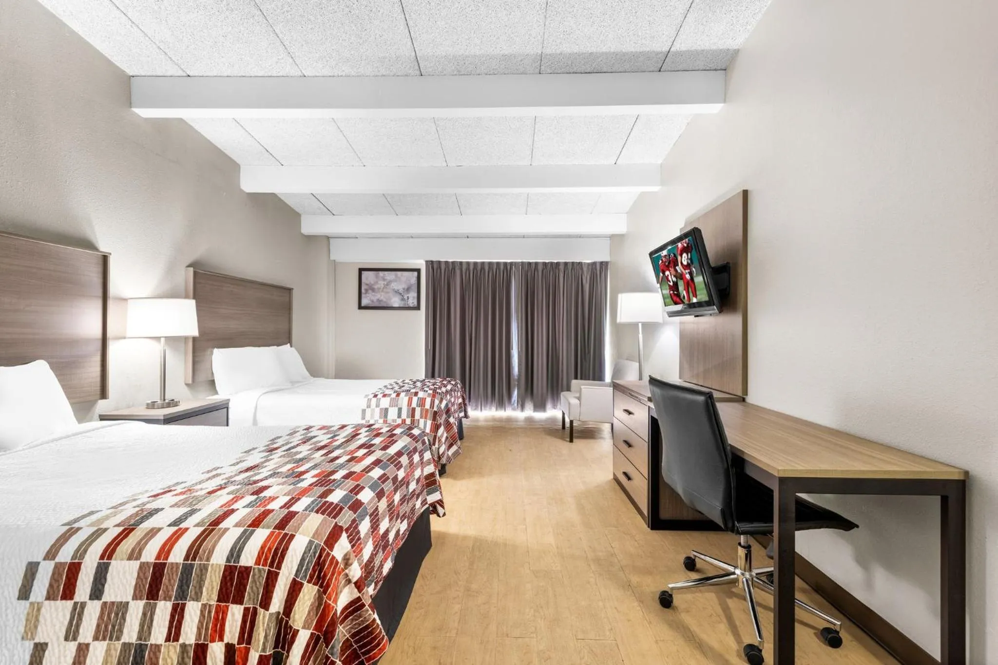 Deluxe Room with Two Double Beds Disability Access Non-Smoking in Red Roof Inn Niagara Falls