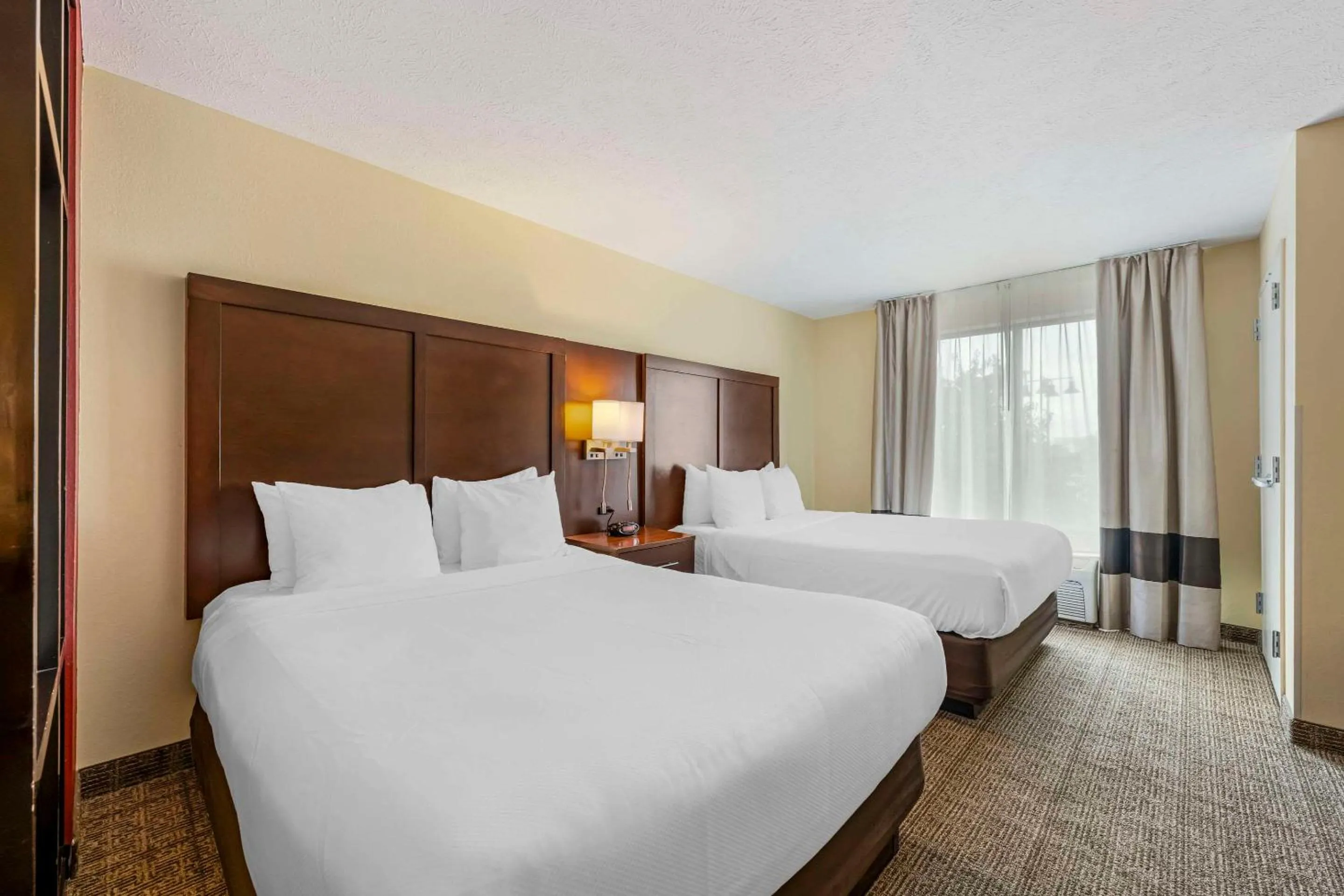 Queen Suite with Two Queen Beds in Comfort Suites East Lincoln - Mall Area
