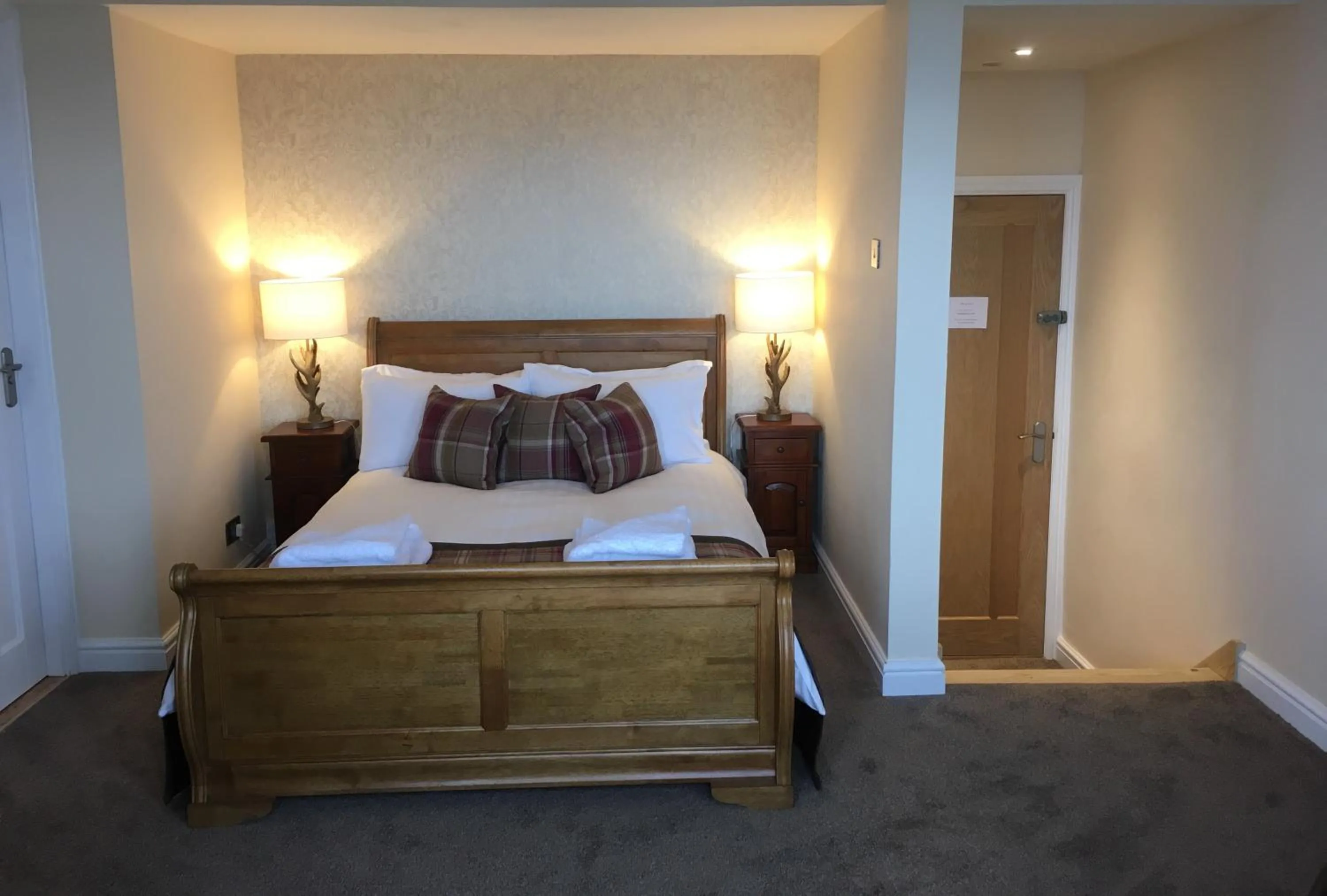 Deluxe Double Room with Shower in The Millcroft