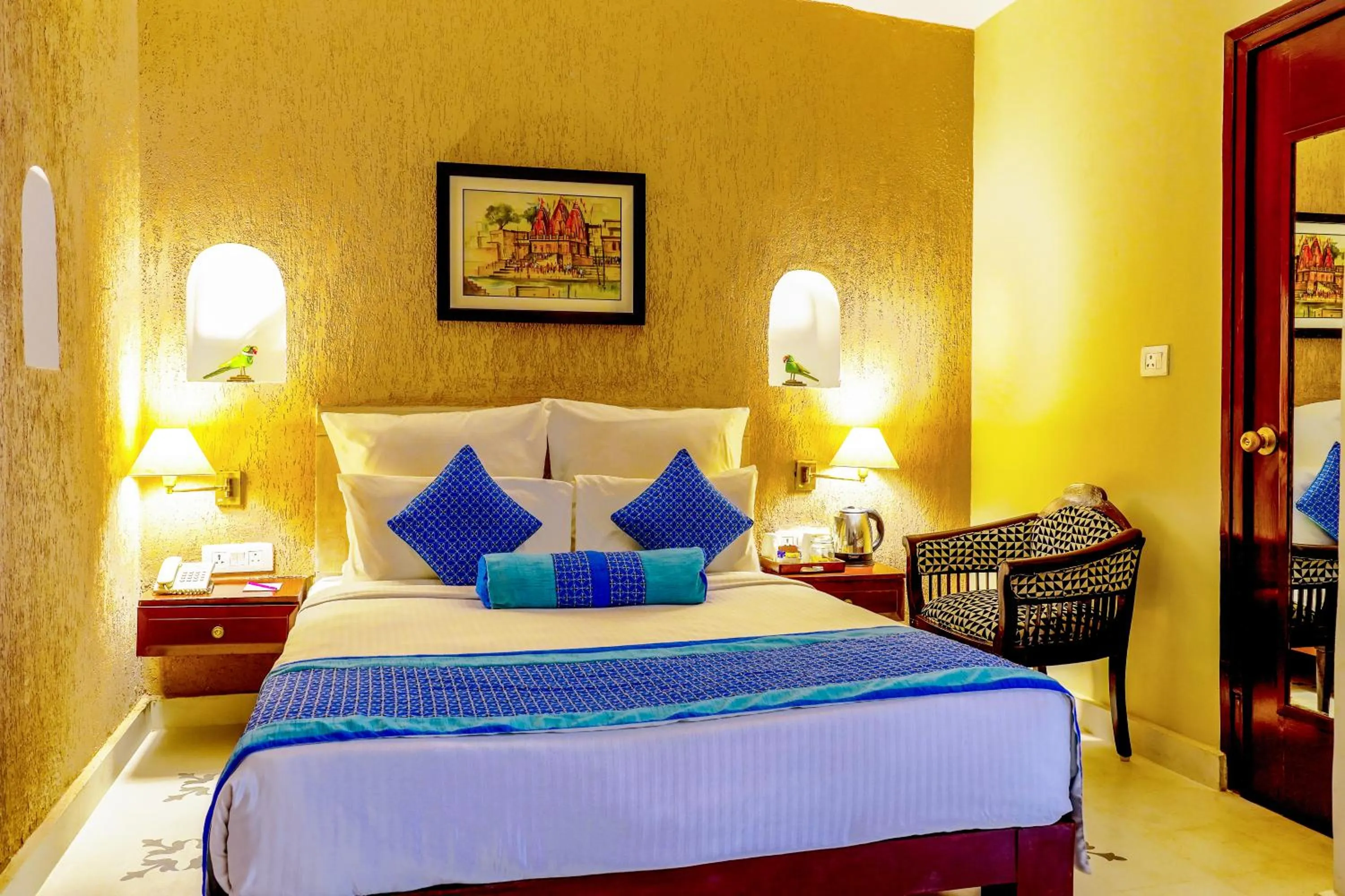 Deluxe Room Partial River Or Courtyard View and complimentary Mini Bar - single occupancy in Guleria Kothi at Ganges