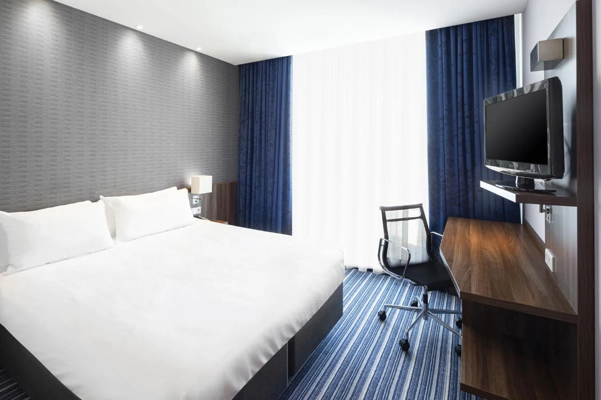 Standard Double Room in Holiday Inn Express Amsterdam - Schiphol by IHG