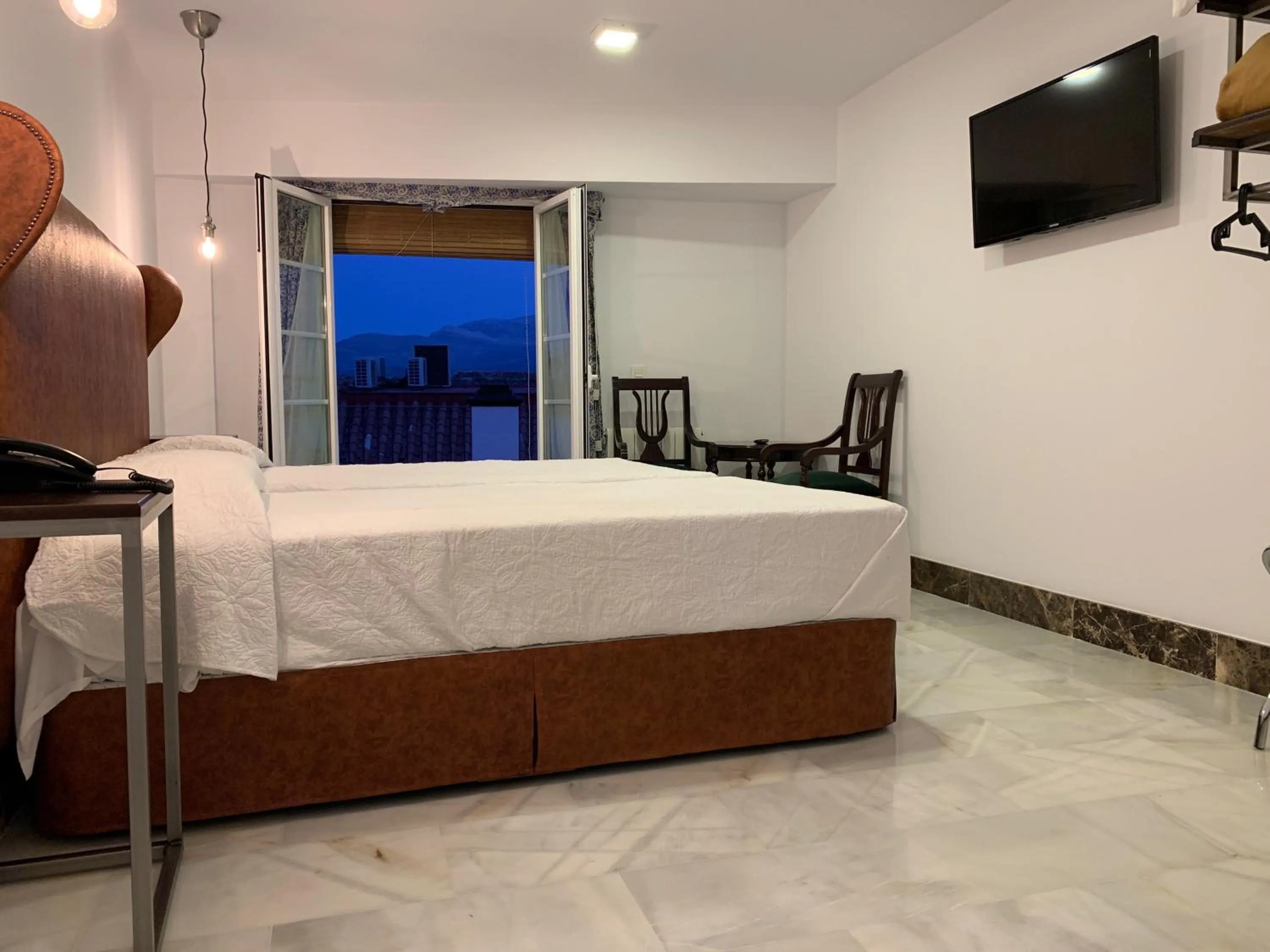 Superior Double Room with Two  Beds and Terrace in Hotel Don Miguel