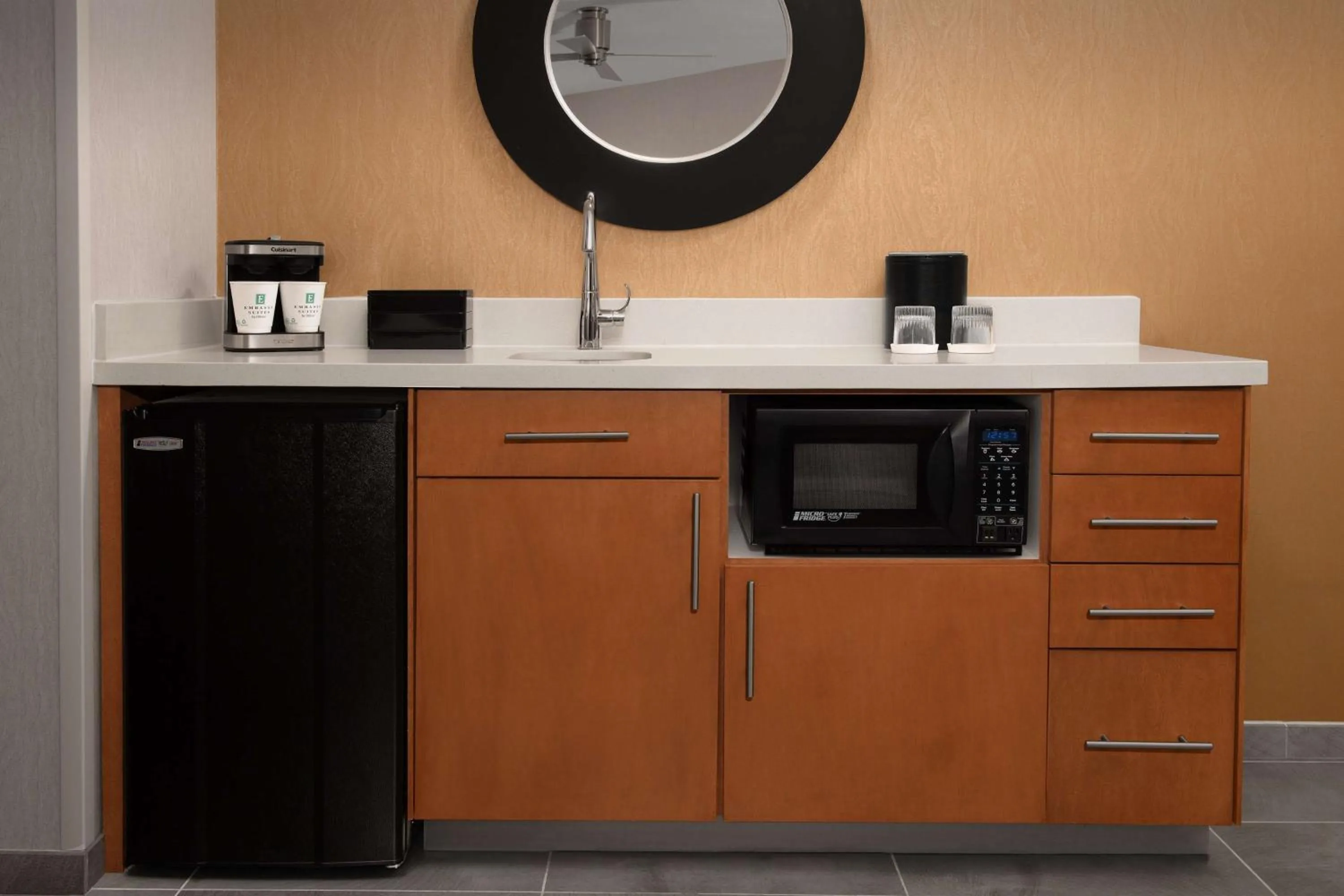 Corner King Room in Embassy Suites La Quinta Hotel & Spa