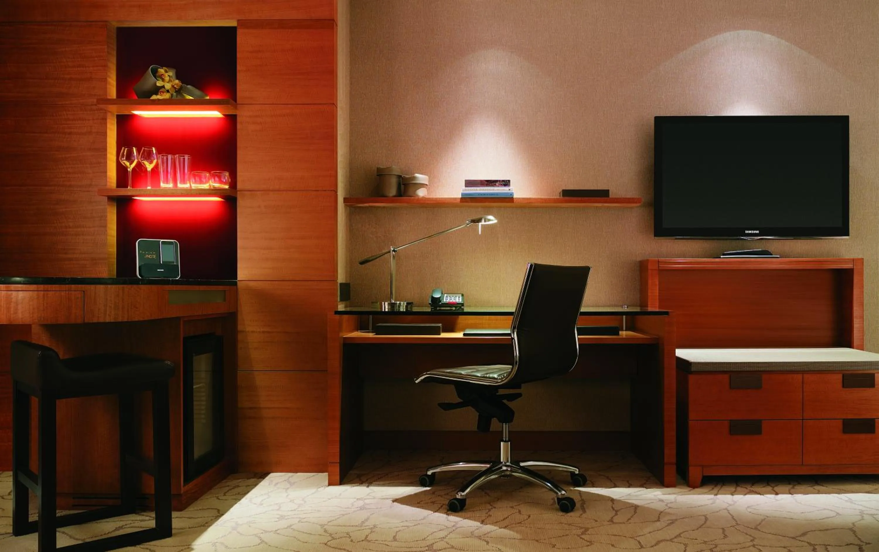 Deluxe King Room in Kerry Hotel Pudong, Shanghai