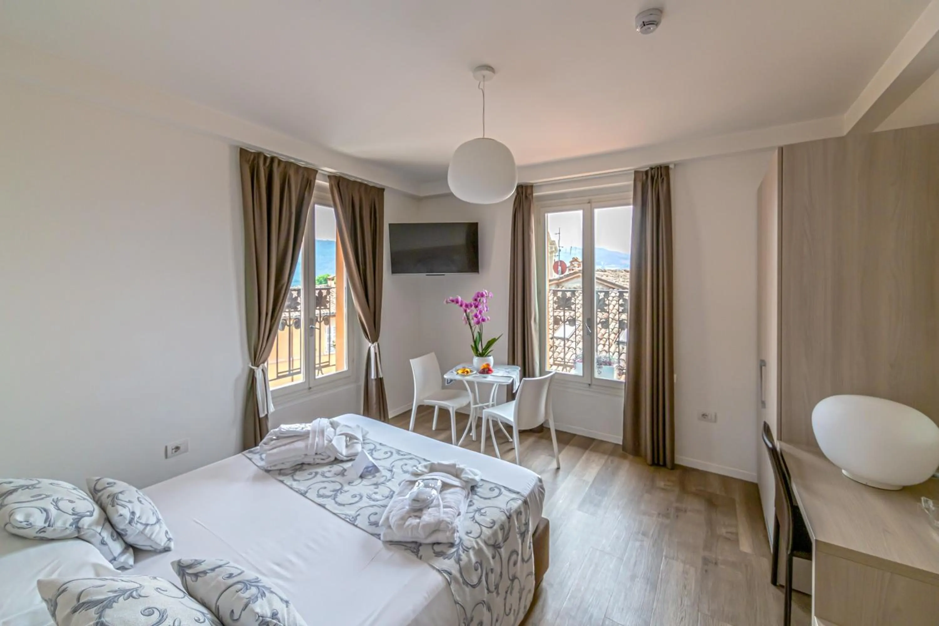Comfort Double Room with Balcony or View in Albergo La Rocca