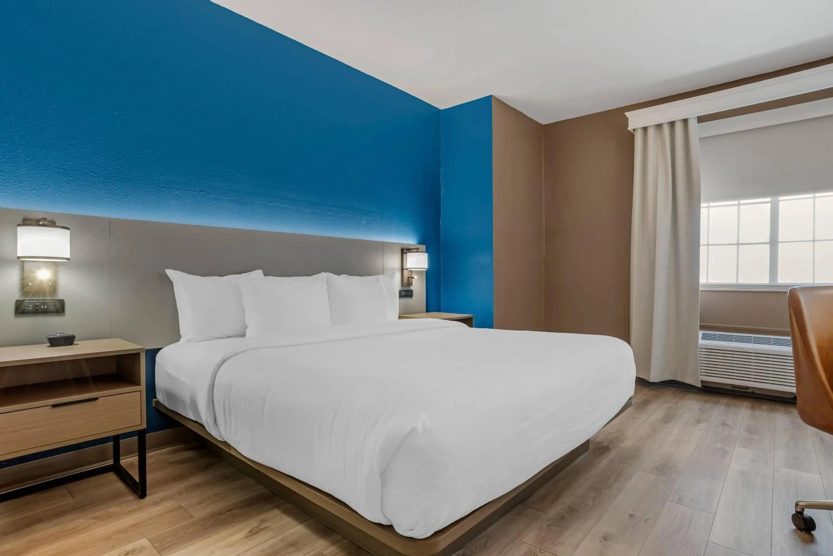 King Suite with Whirlpool - Non-Smoking in Comfort Suites Hattiesburg near University