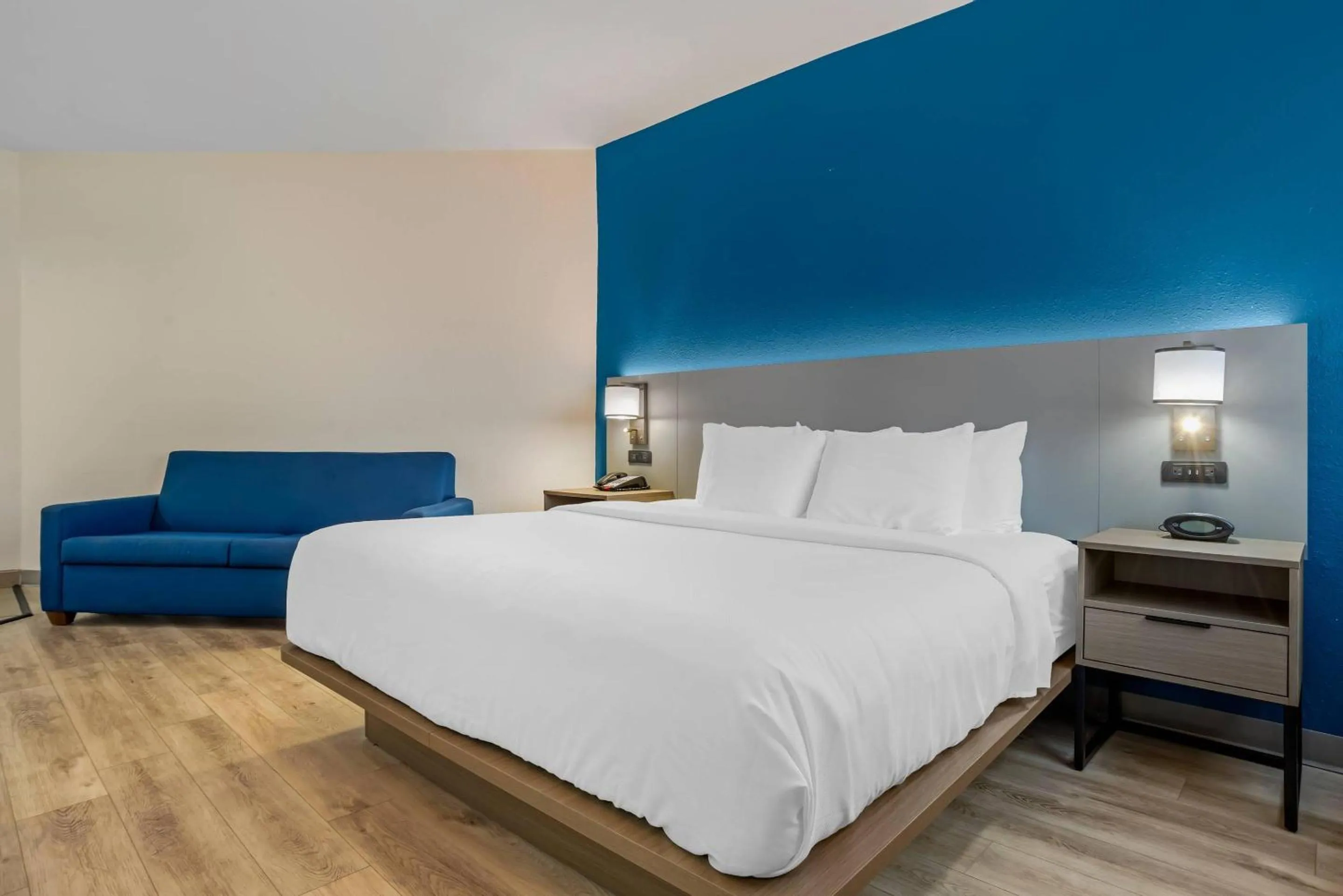 Superior King Suite with Whirlpool - Non-Smoking in Comfort Suites Hattiesburg near University