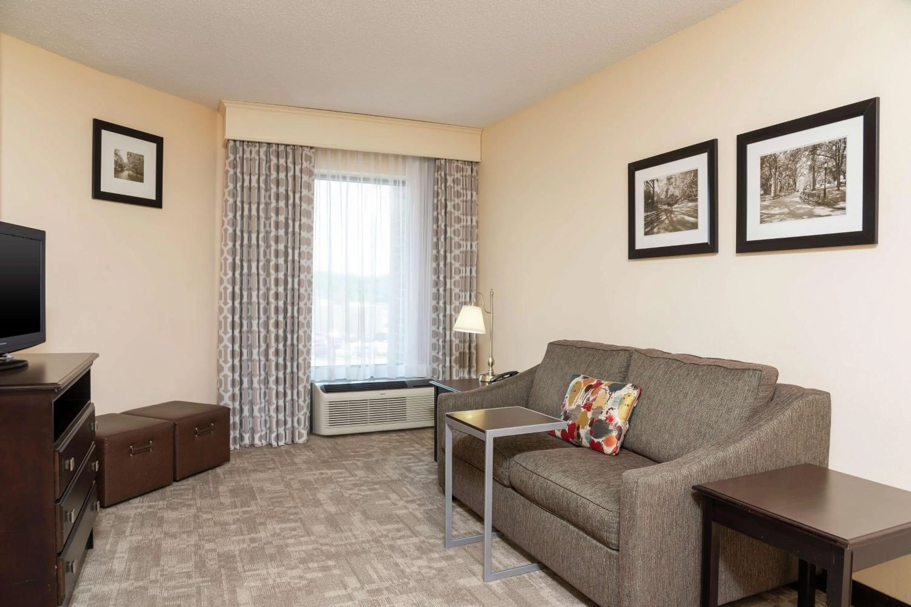 Queen Room - Accessible with Bathtub in Hampton Inn & Suites Cleveland-Airport/Middleburg Heights