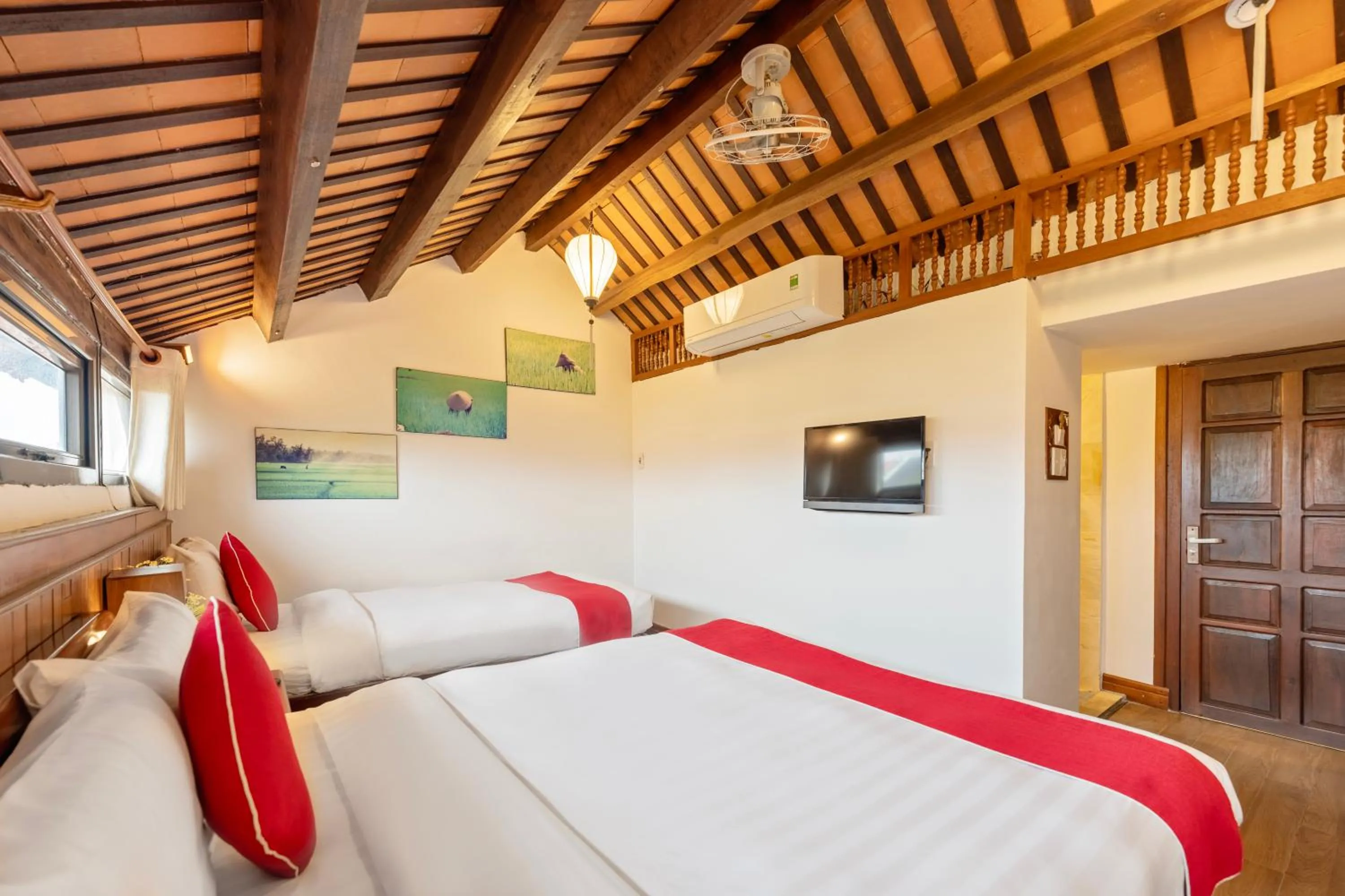 Superior Triple Room in Thanh Van 1 Hotel