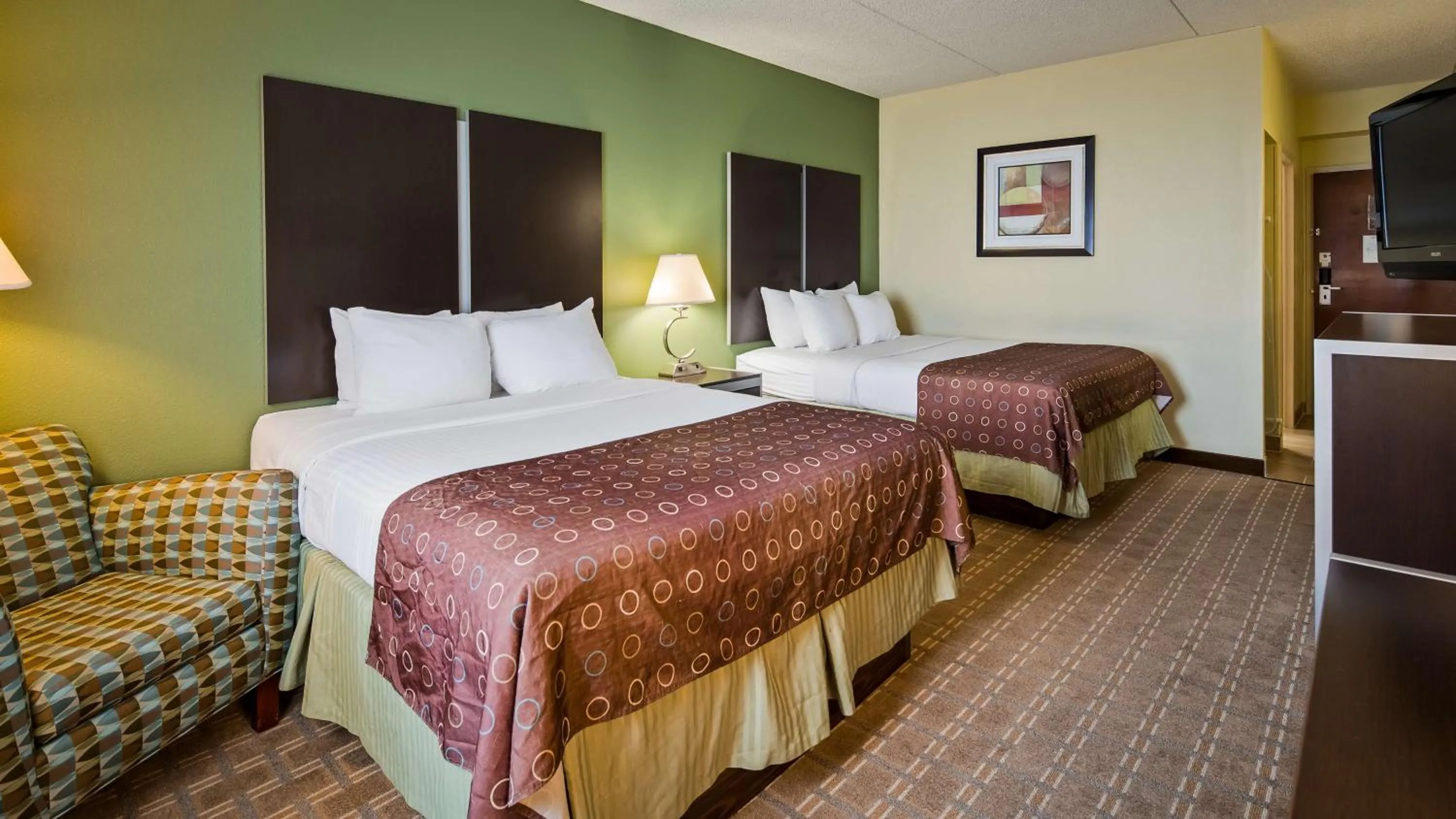 Queen Suite with Two Queen Beds and Sofa Bed - Kitchenette/Non-Smoking in Best Western Airport Inn & Suites Cleveland