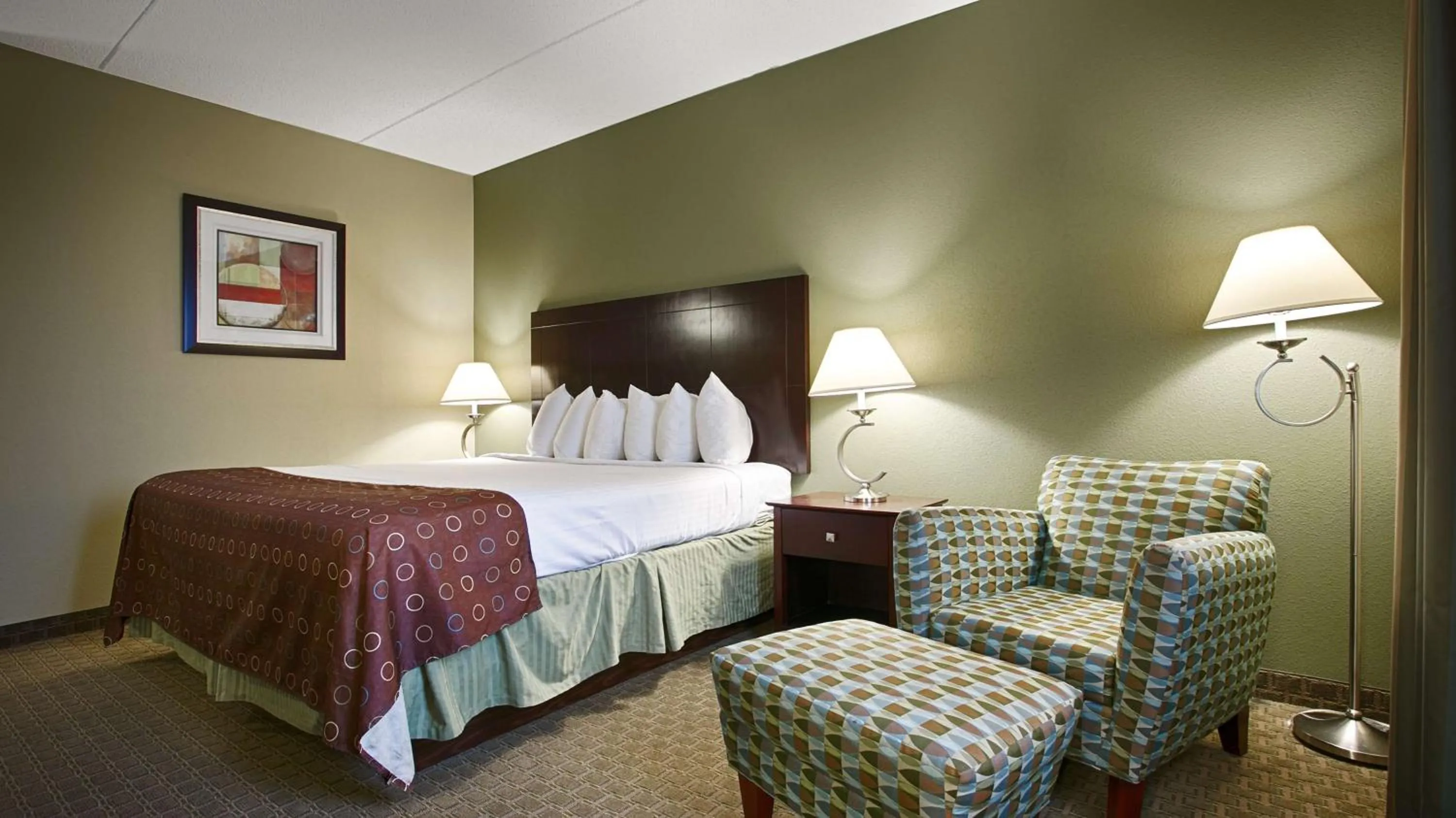 King Room in Best Western Airport Inn & Suites Cleveland