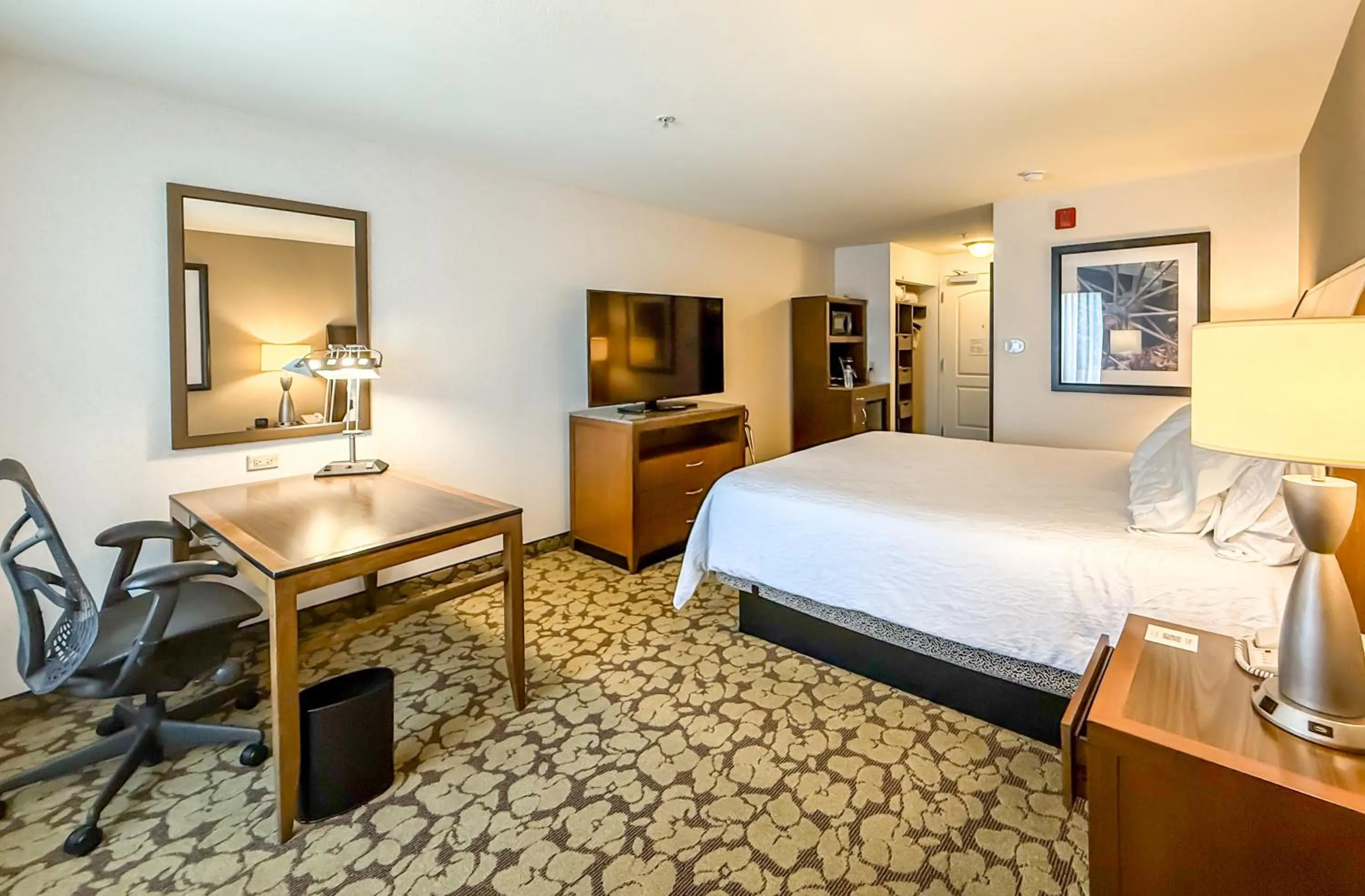 King Room in Hilton Garden Inn Gilroy