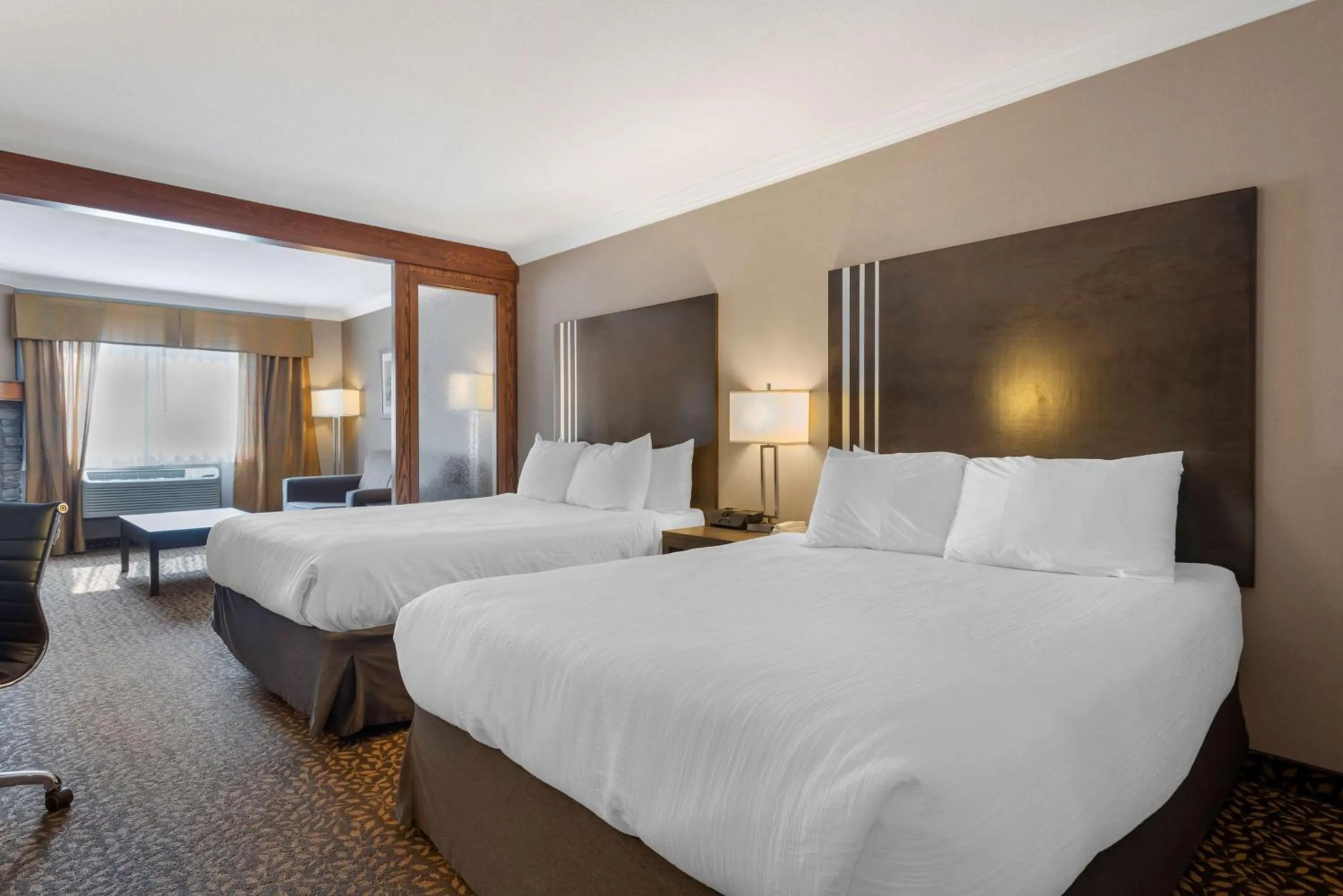 Queen Suite with Fireplace - Non-Smoking in Best Western Plus Fernie Mountain Lodge