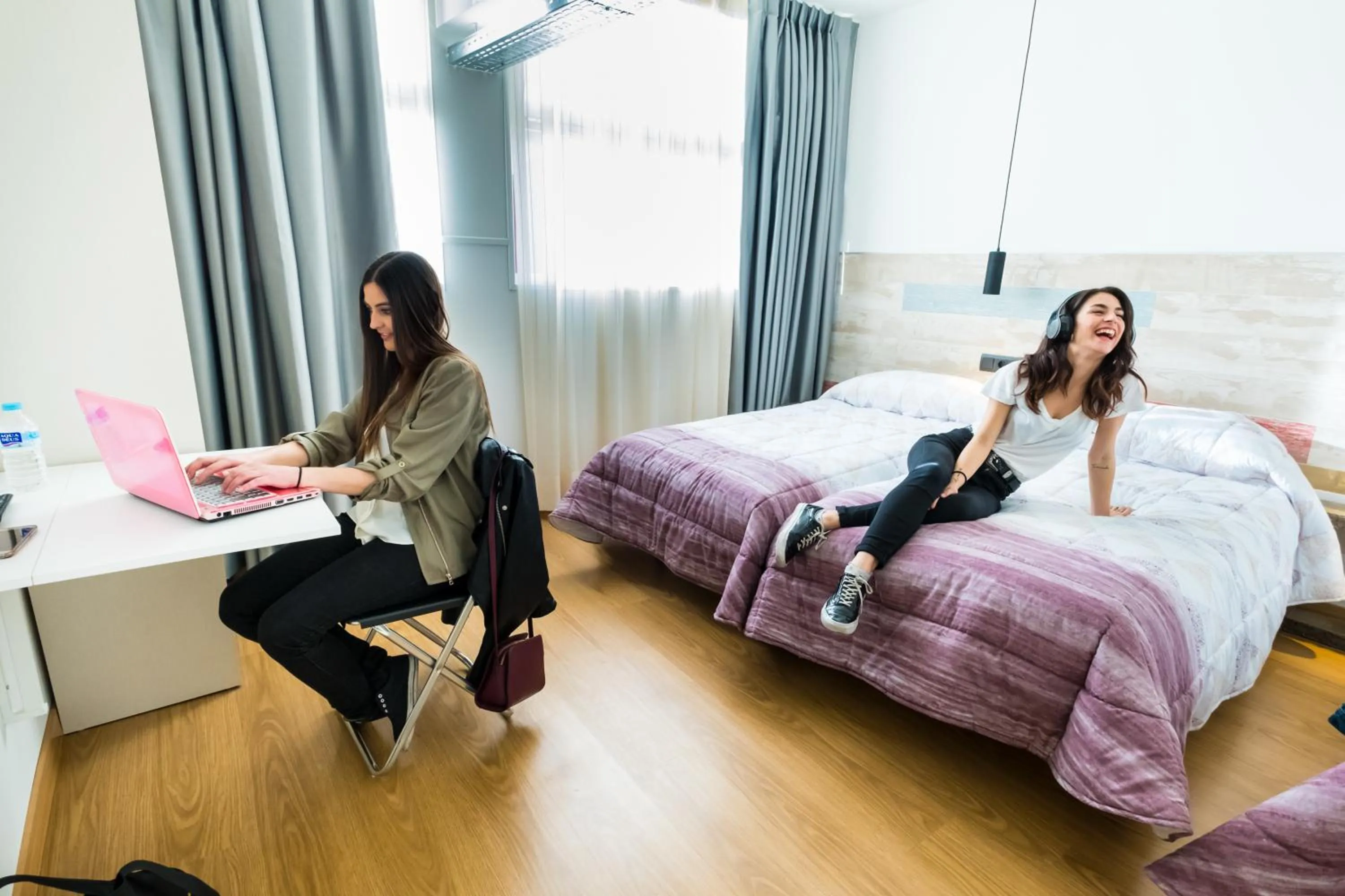 Triple Room with Shared Bathroom in Far Home Bernabeu