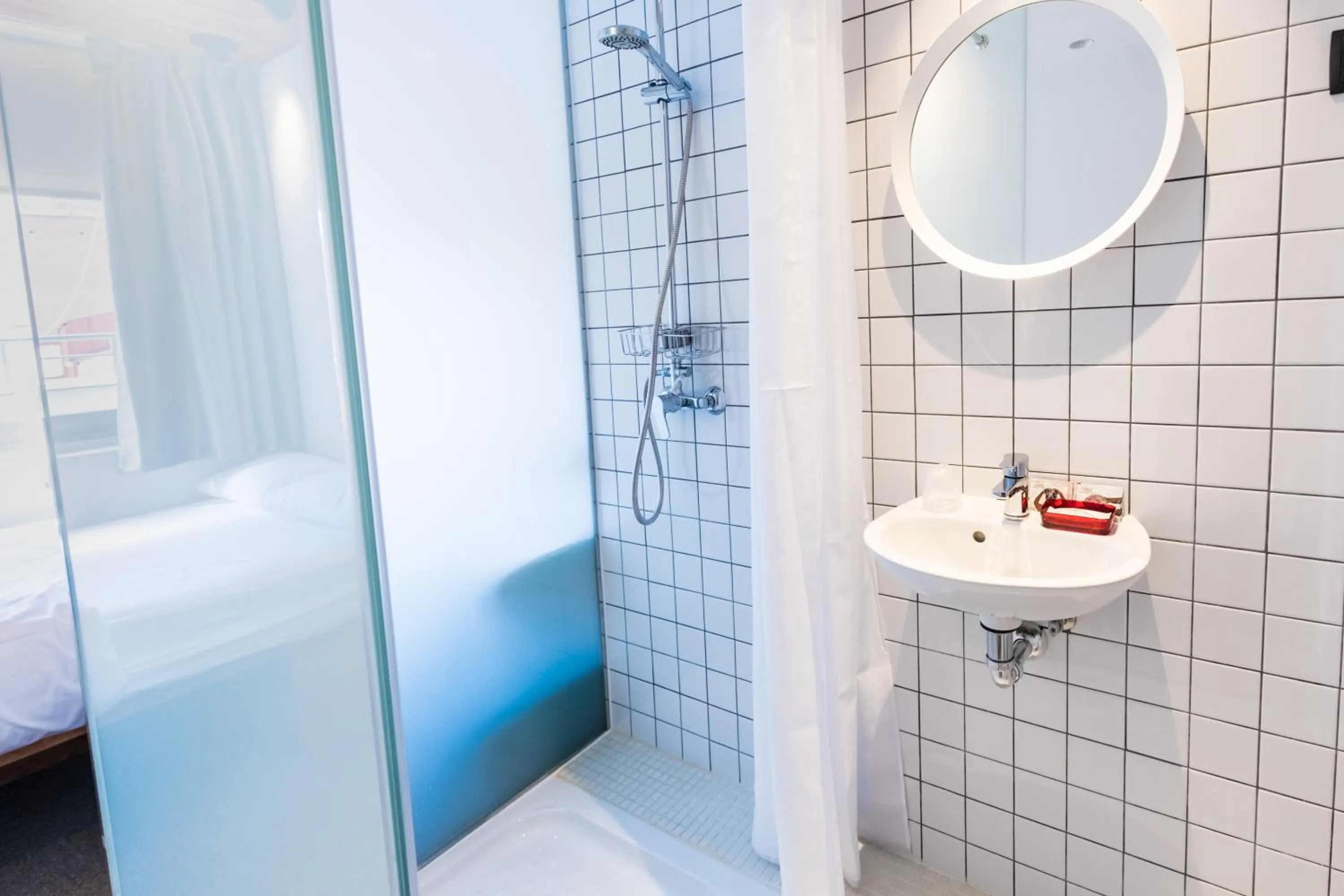 Budget Double Room in Far Home Bernabeu