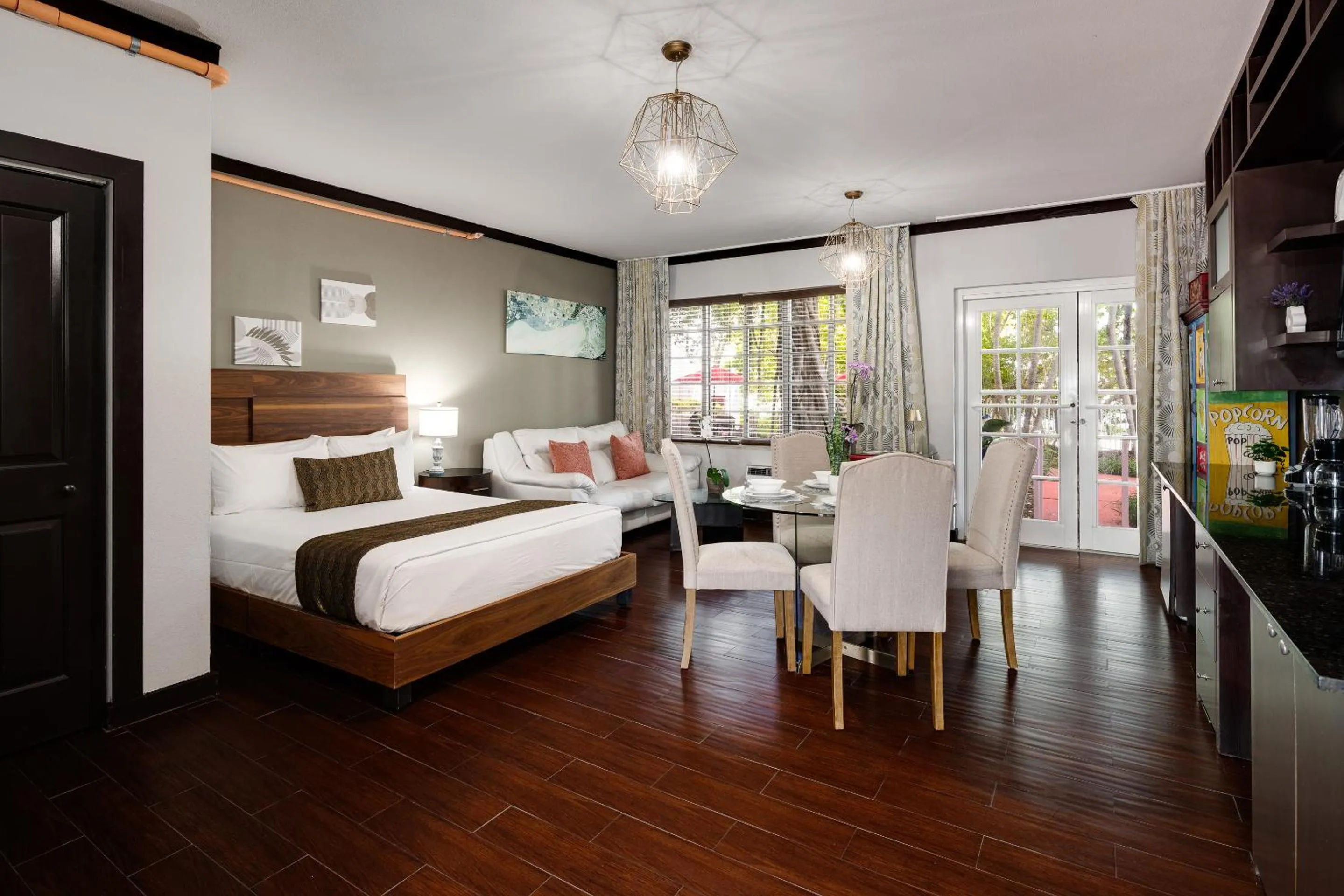 Accessible Studio Queen  in Tradewinds Apartment Hotel Miami Beach