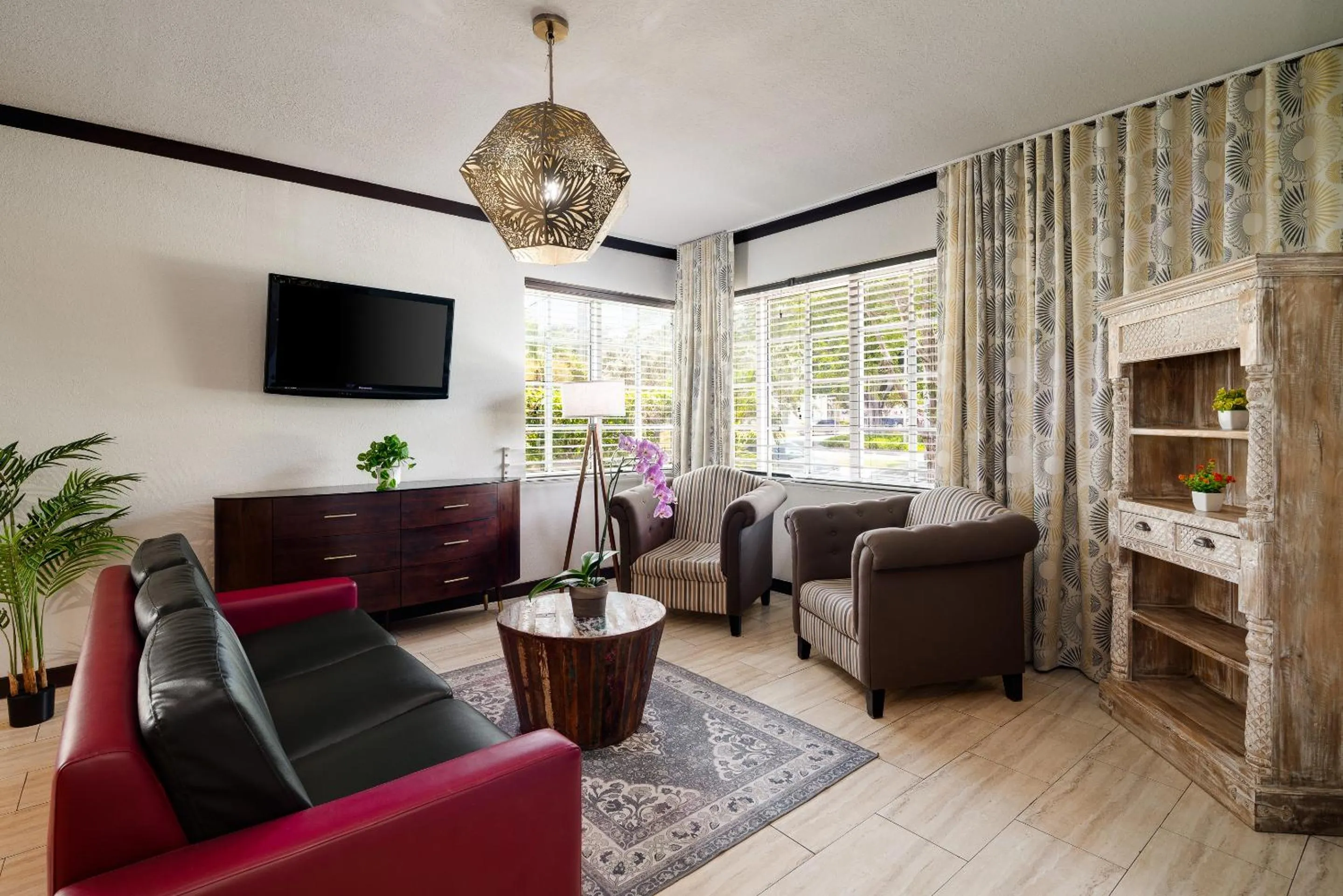 Courtyard View One Bedroom Queen Suite in Tradewinds Apartment Hotel Miami Beach