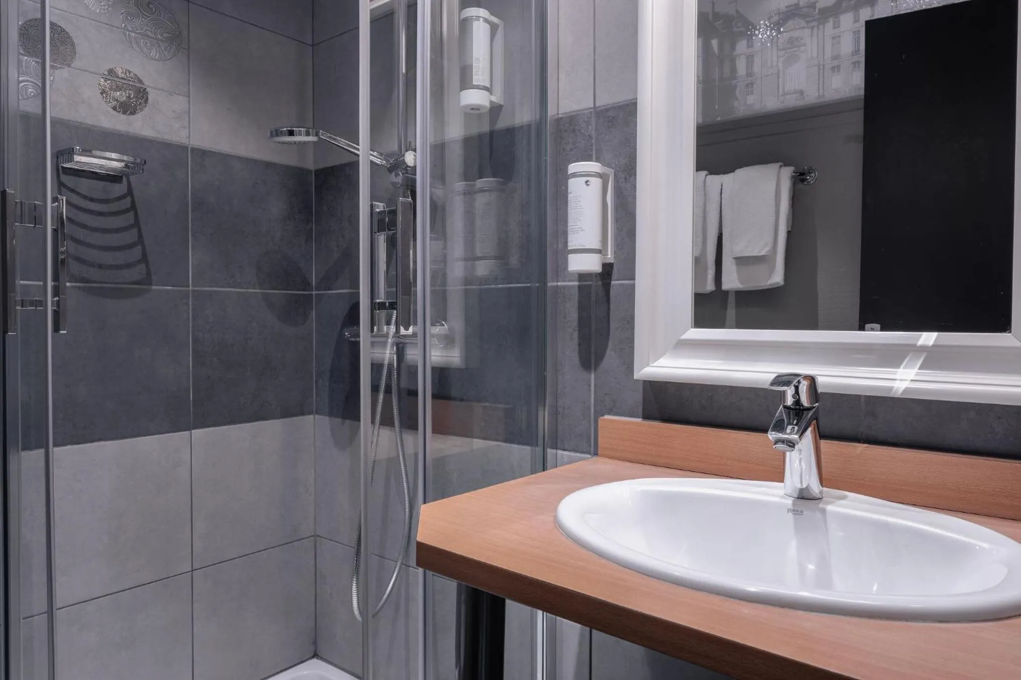 Deluxe Room (1 adult + 1 child) - single occupancy in Hotel Des Lices, Rennes Centre