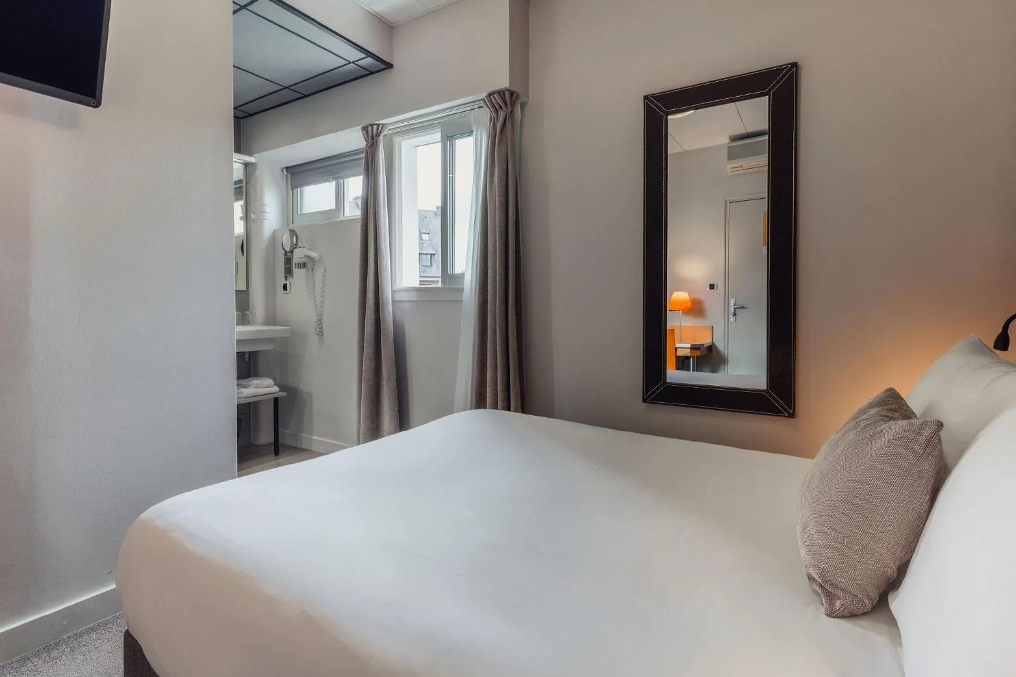 Superior Double Room - single occupancy in Hotel Des Lices, Rennes Centre