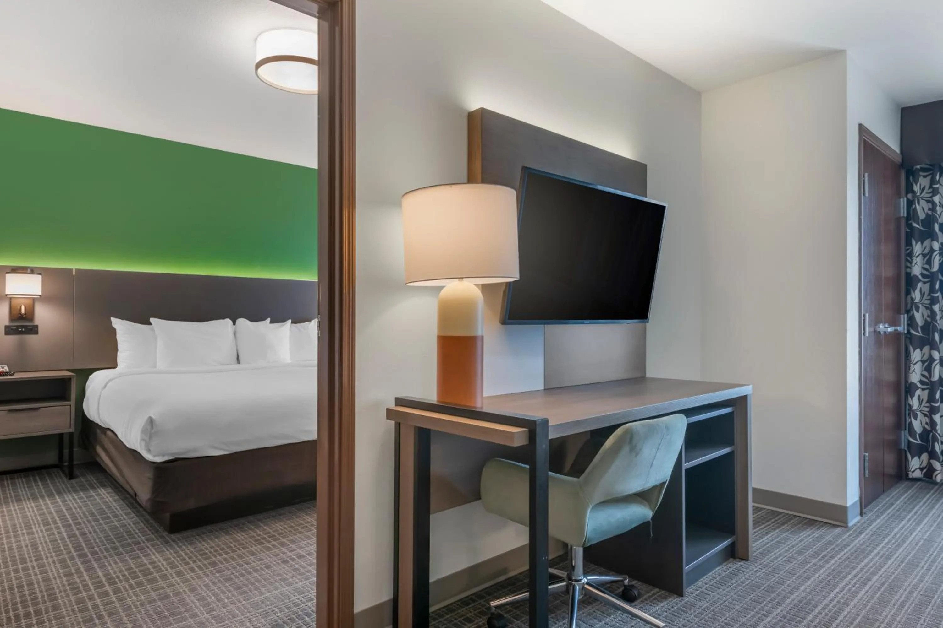 Business King Suite - Accessible/Non-Smoking in Comfort Suites Conference Center Rapid City