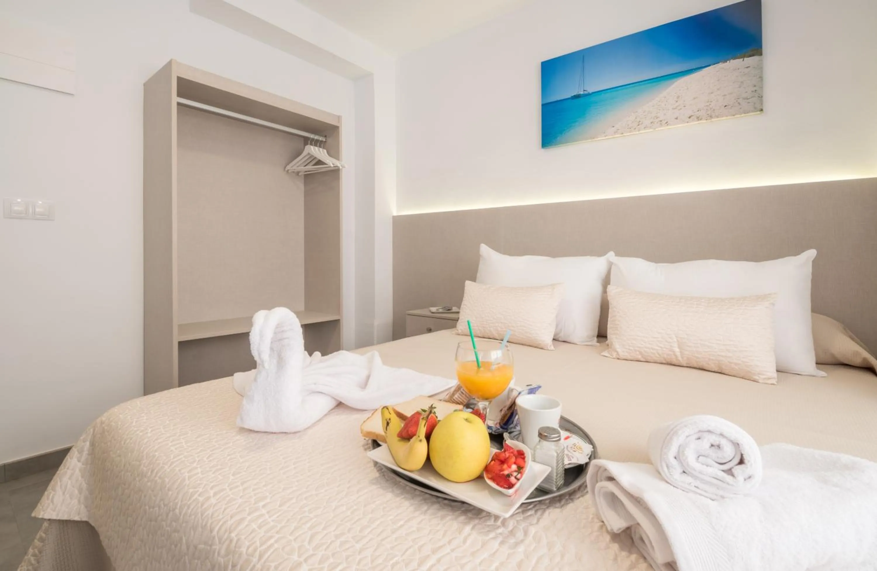 Small Double Room in Hostal Romerito