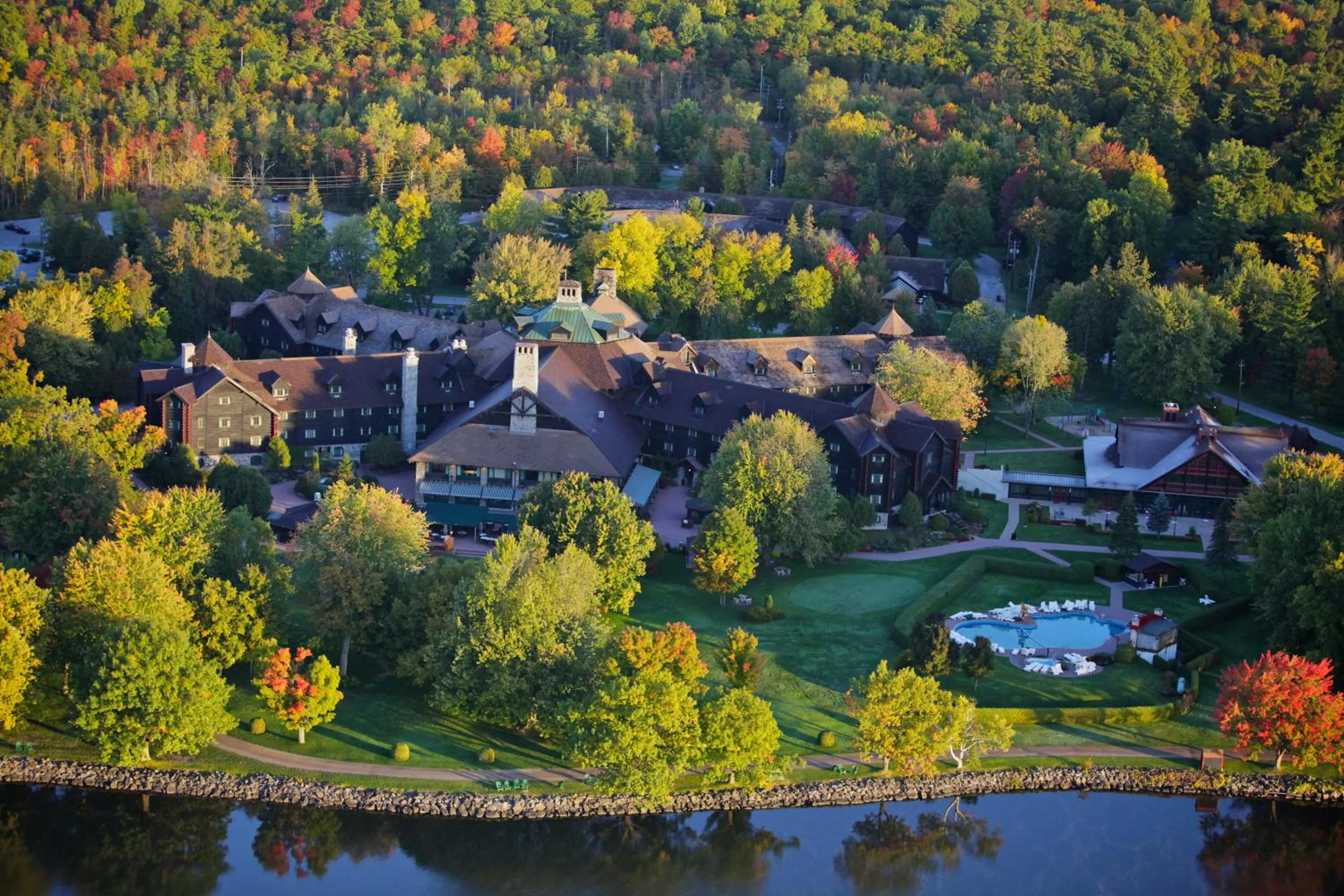 Fairmont Queen Room in Fairmont Le Chateau Montebello