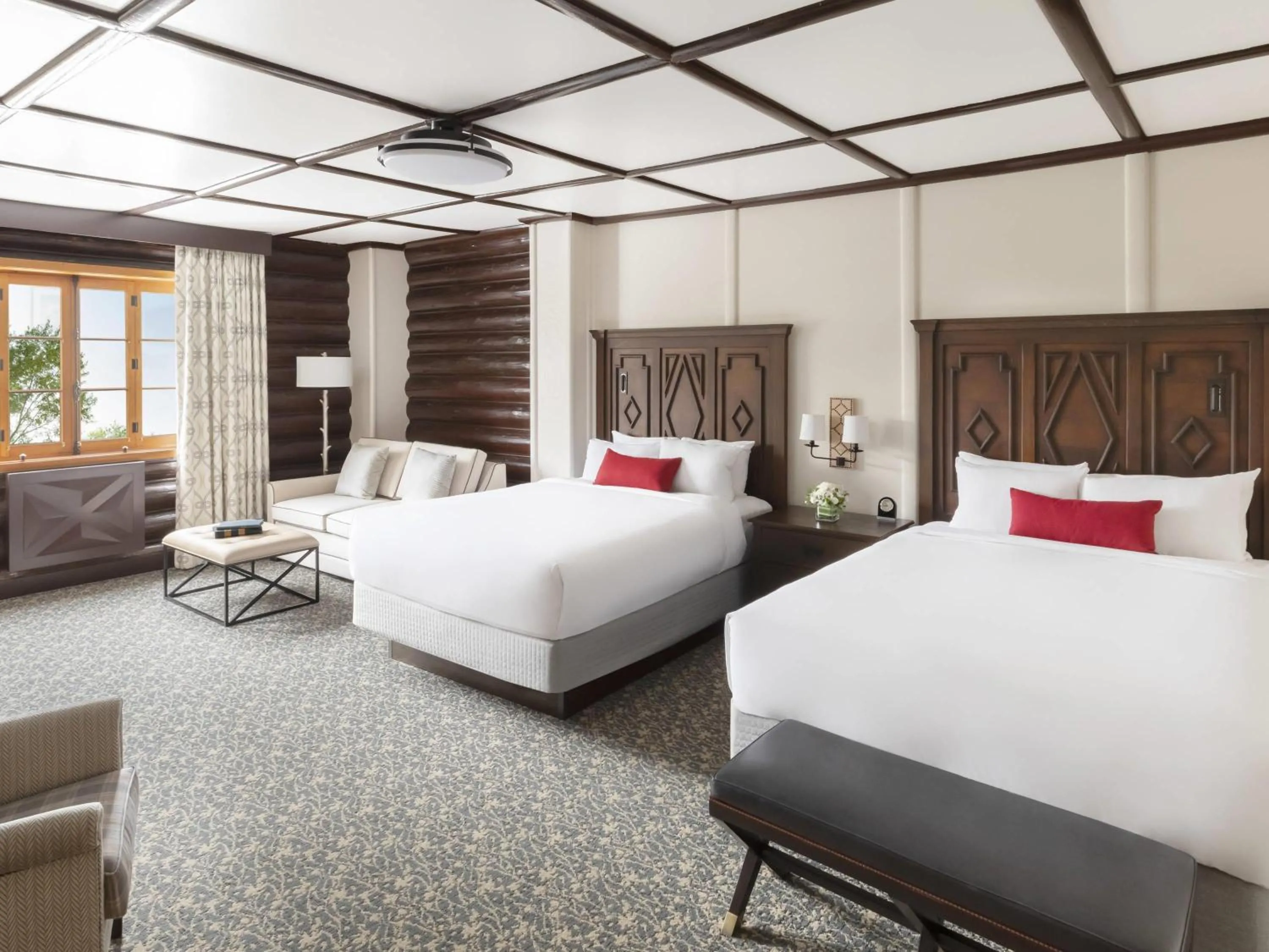 Deluxe Luxury Room with Two Queen Beds and View in Fairmont Le Chateau Montebello