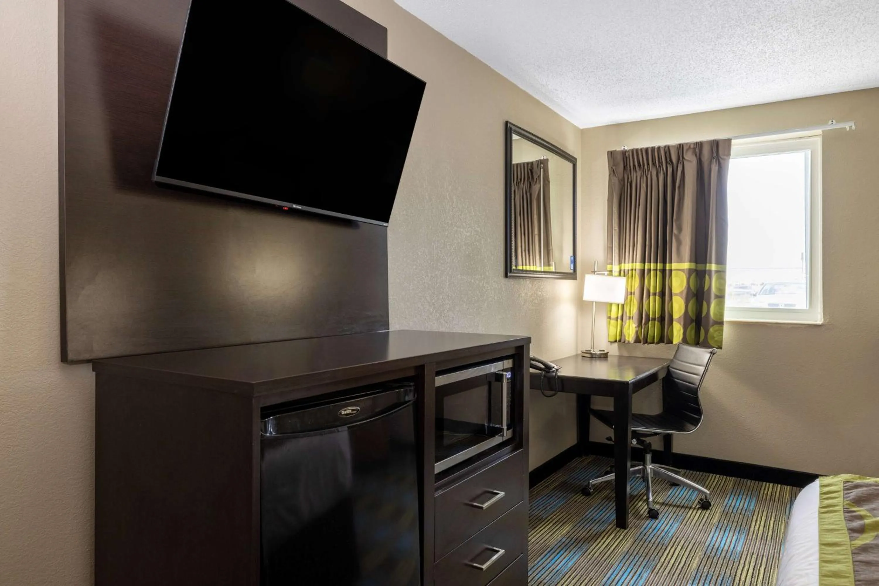 King Room - single occupancy - Mobility Access/Non-Smoking in The Inn&suites SW Omaha
