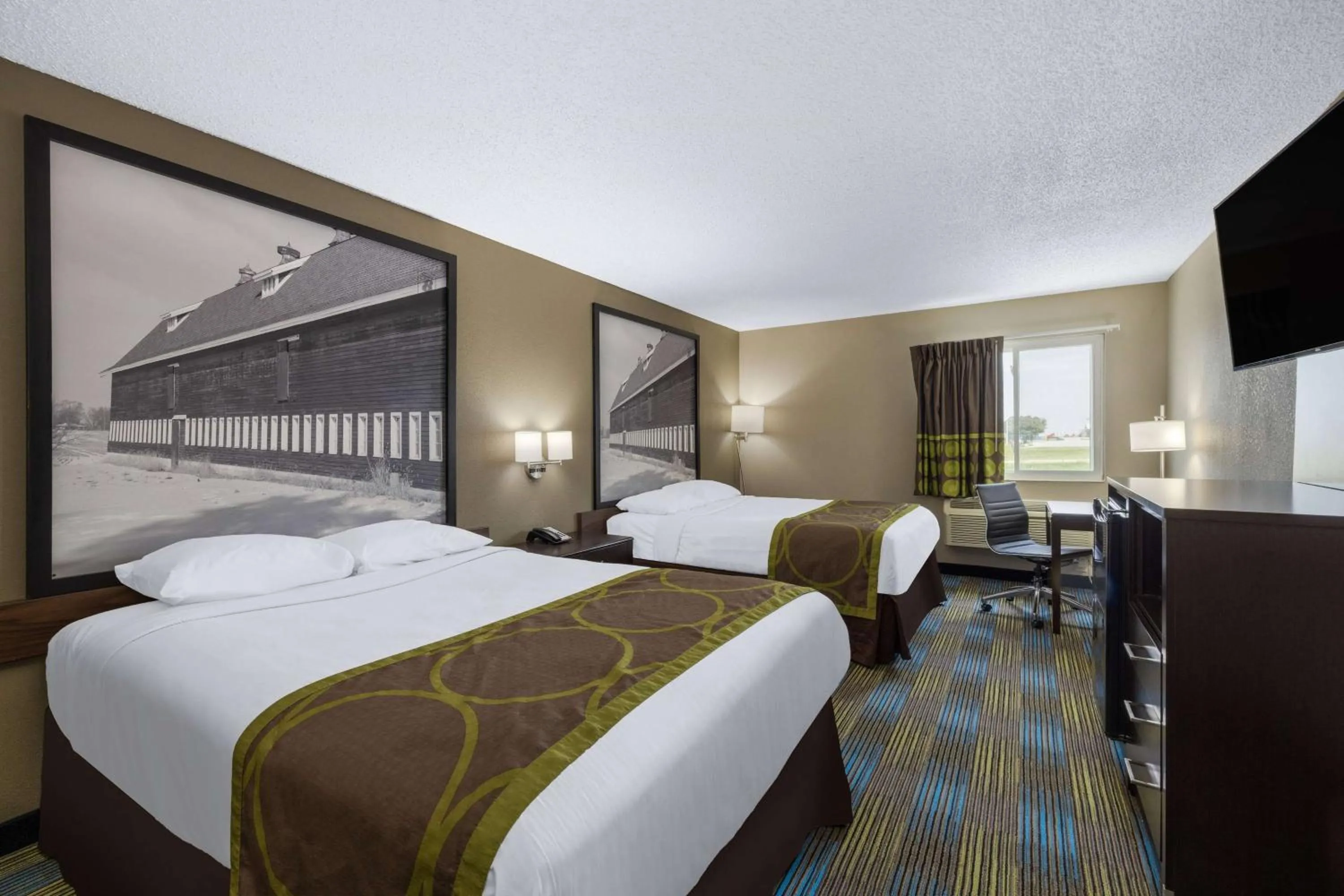 Queen Room with Two Queen Beds - Non-Smoking in The Inn&suites SW Omaha