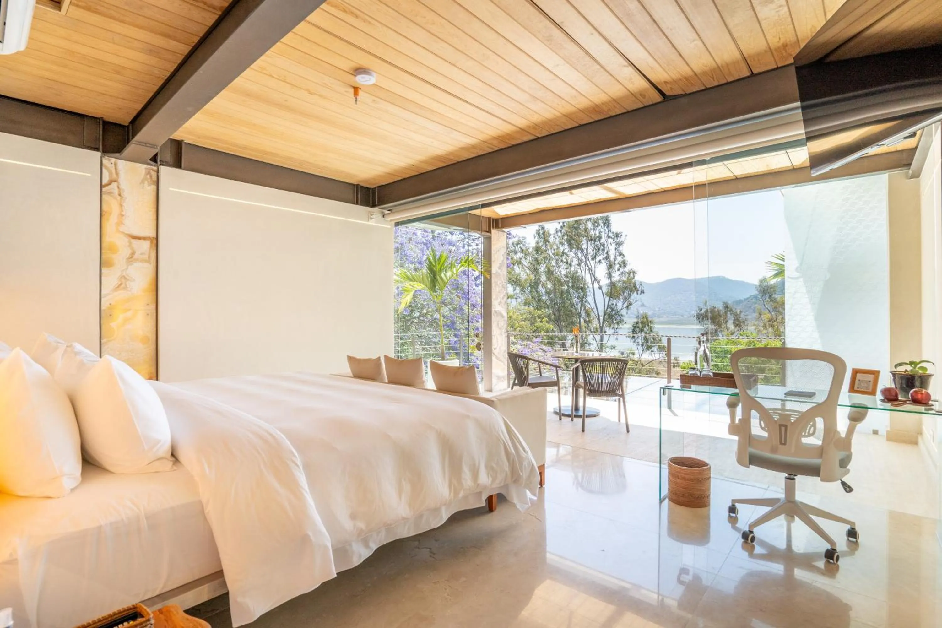 Deluxe King Room in El Santuario Resort & Spa