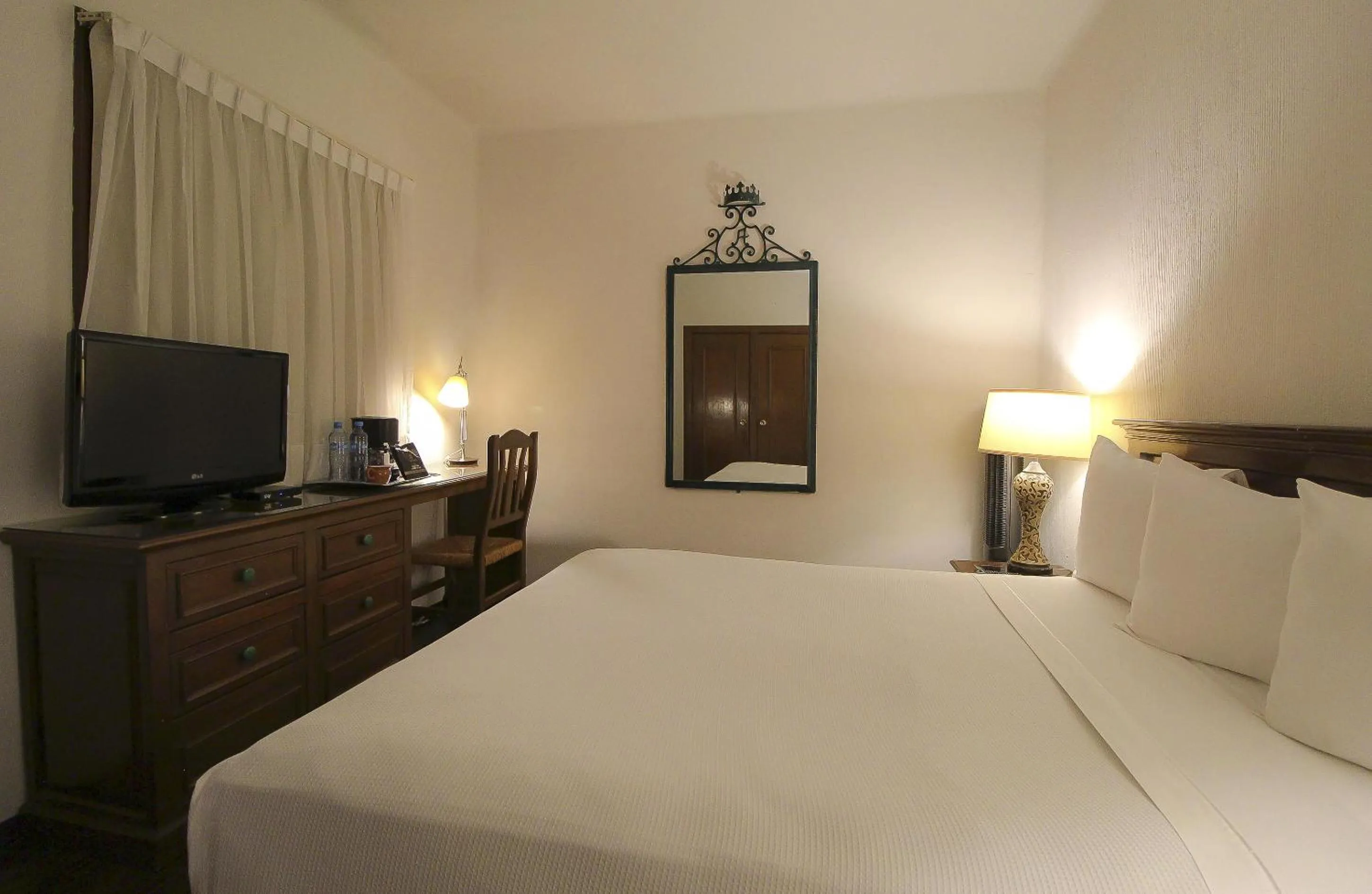 Standard Queen Room in Hotel Casino Morelia
