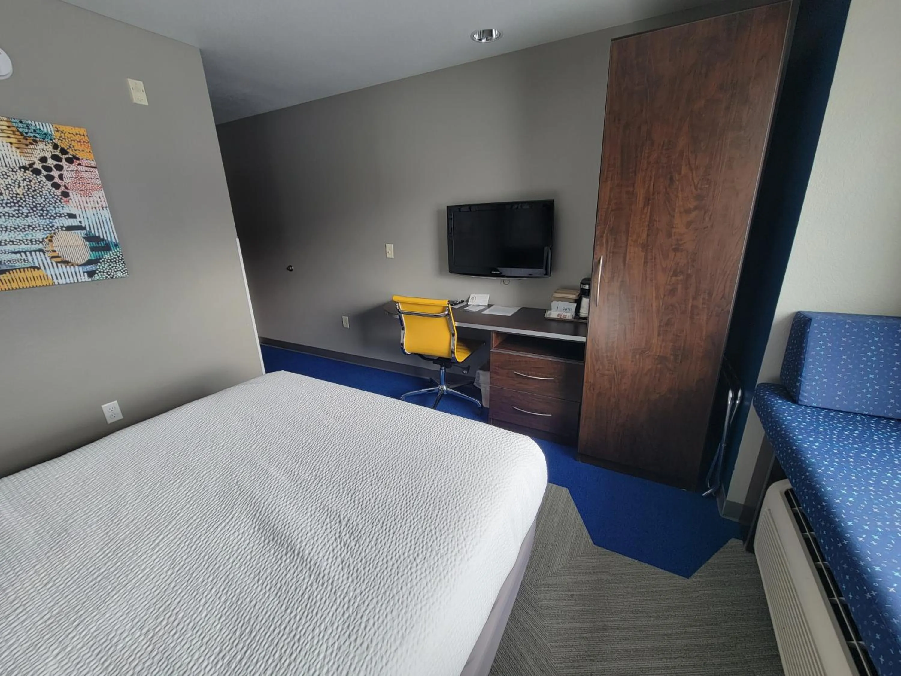Queen Room - Disability Access in Microtel Inn & Suites by Wyndham Bluffs