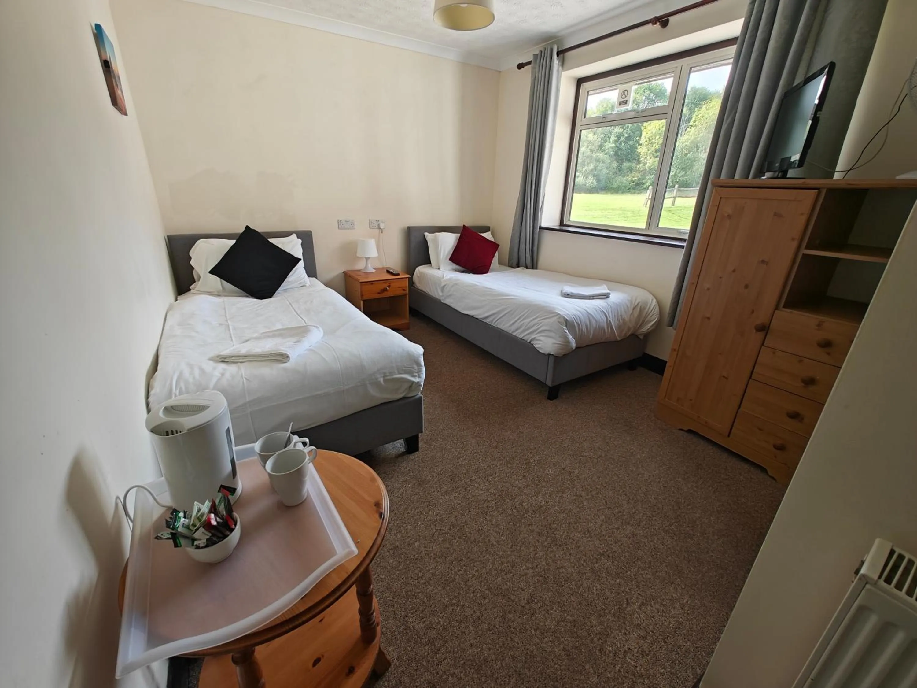 Twin Room in Little Foxes Hotel & Gatwick Airport Parking