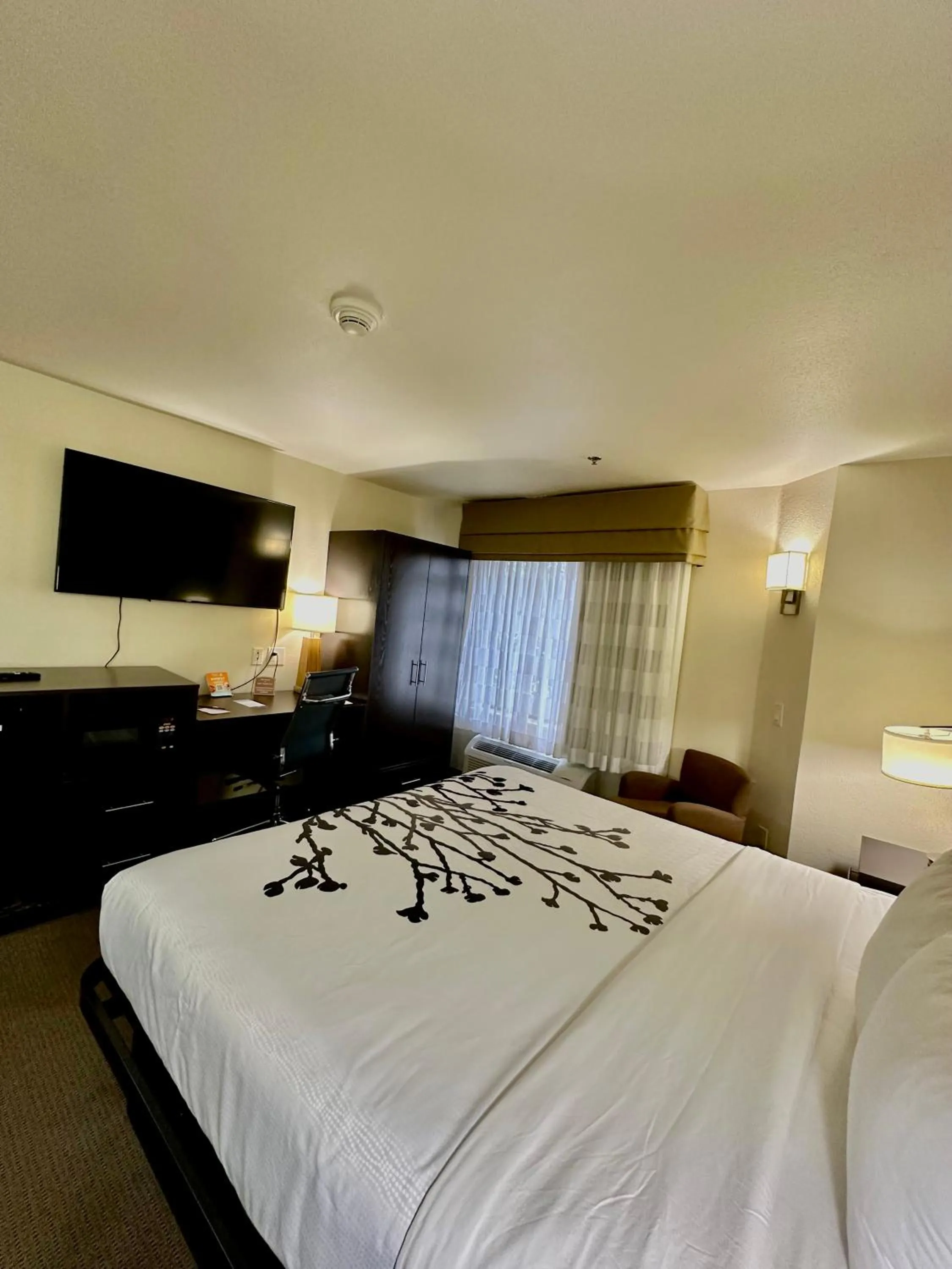 King Room - Accessible/Non-Smoking in Sleep Inn & Suites Tulsa Central I-44