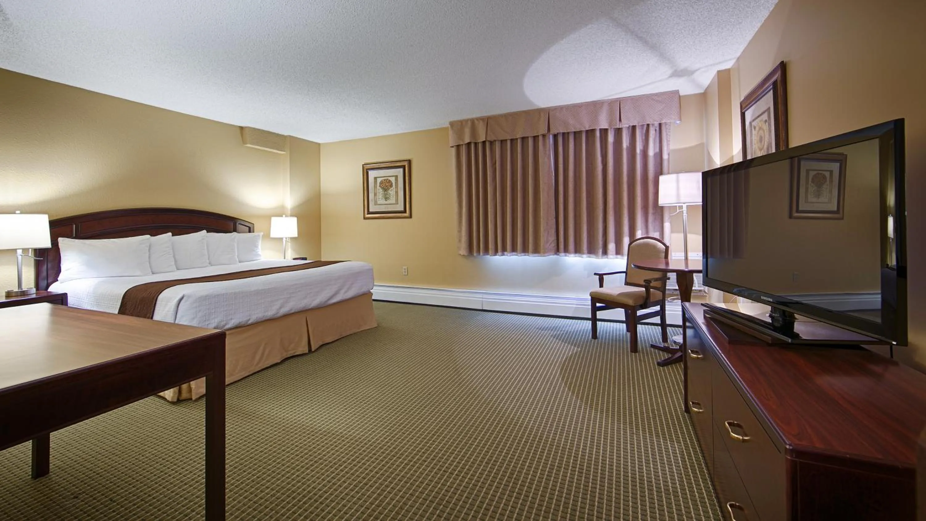 King Room with Balcony in Days Inn by Wyndham Airdrie