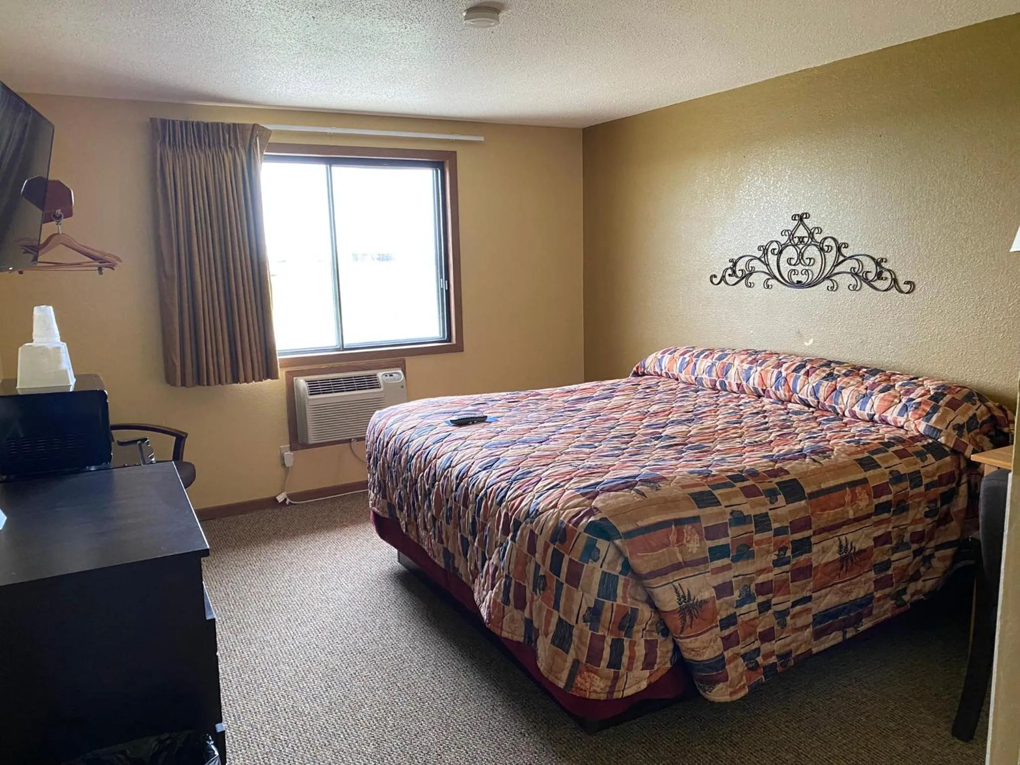 One King Bed Non-Smoking in Americas Best Value Inn Kadoka