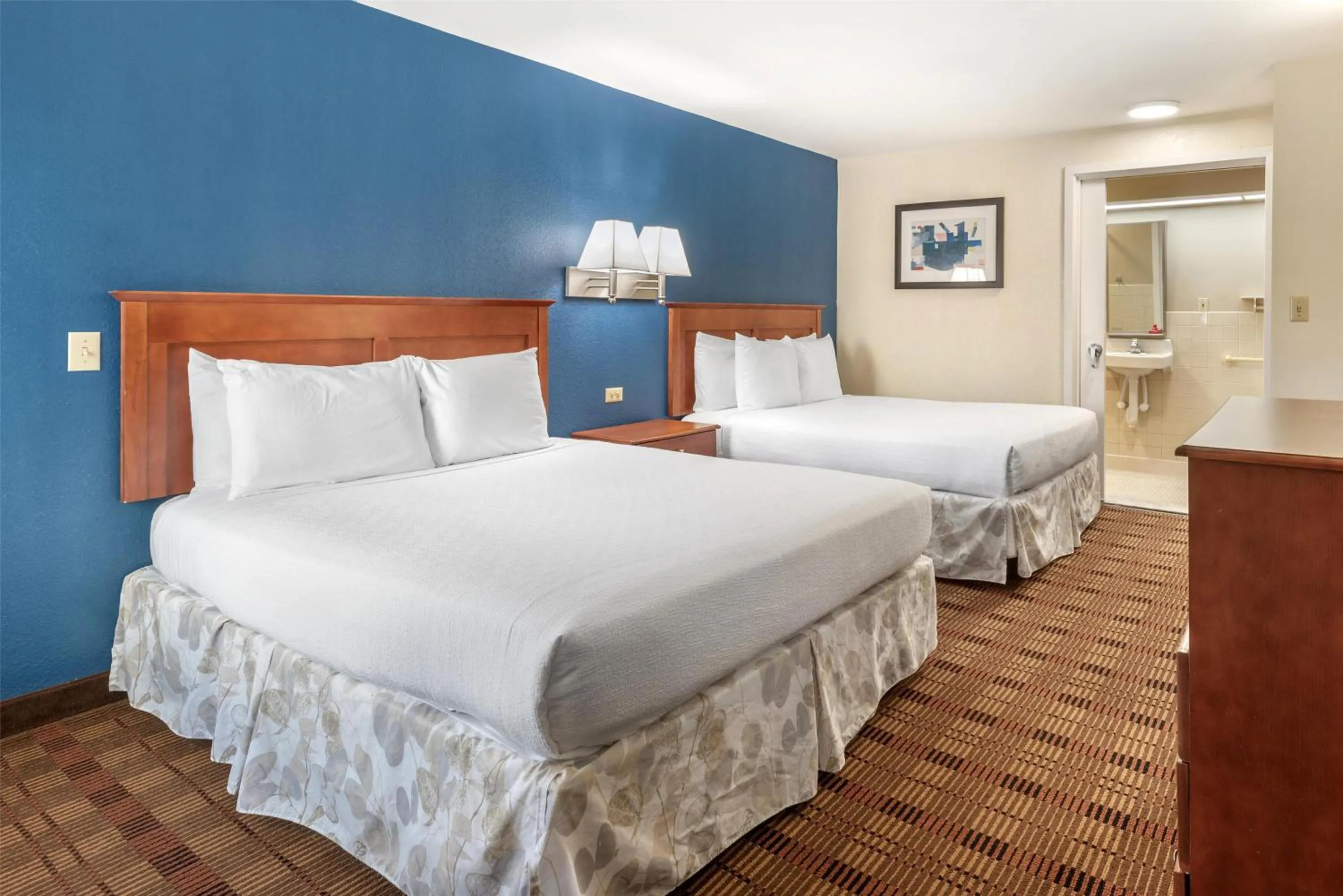 Queen Room with Two Queen Beds and Roll-In Shower - Disability Access in SureStay Hotel by Best Western East Brunswick