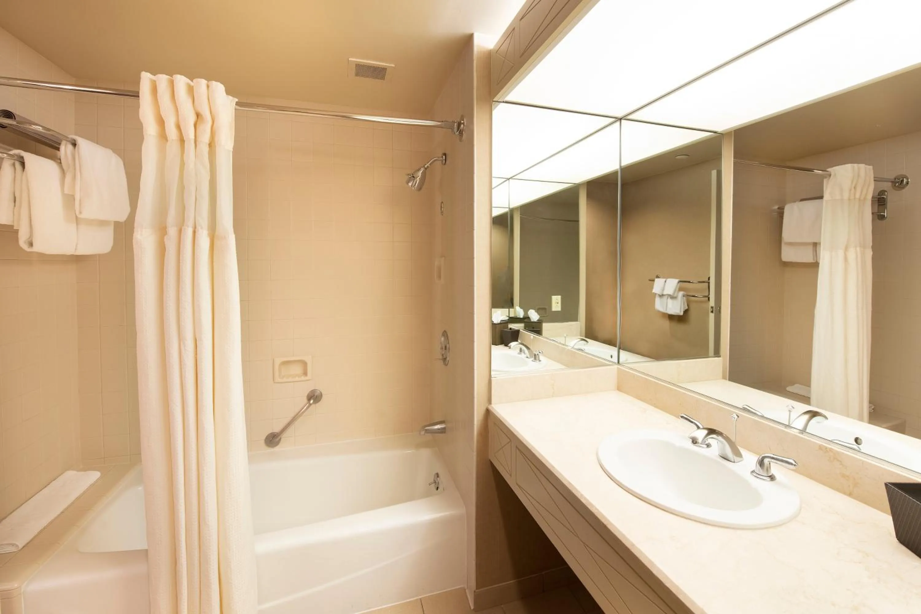 King Room with View in The Clyde Hotel