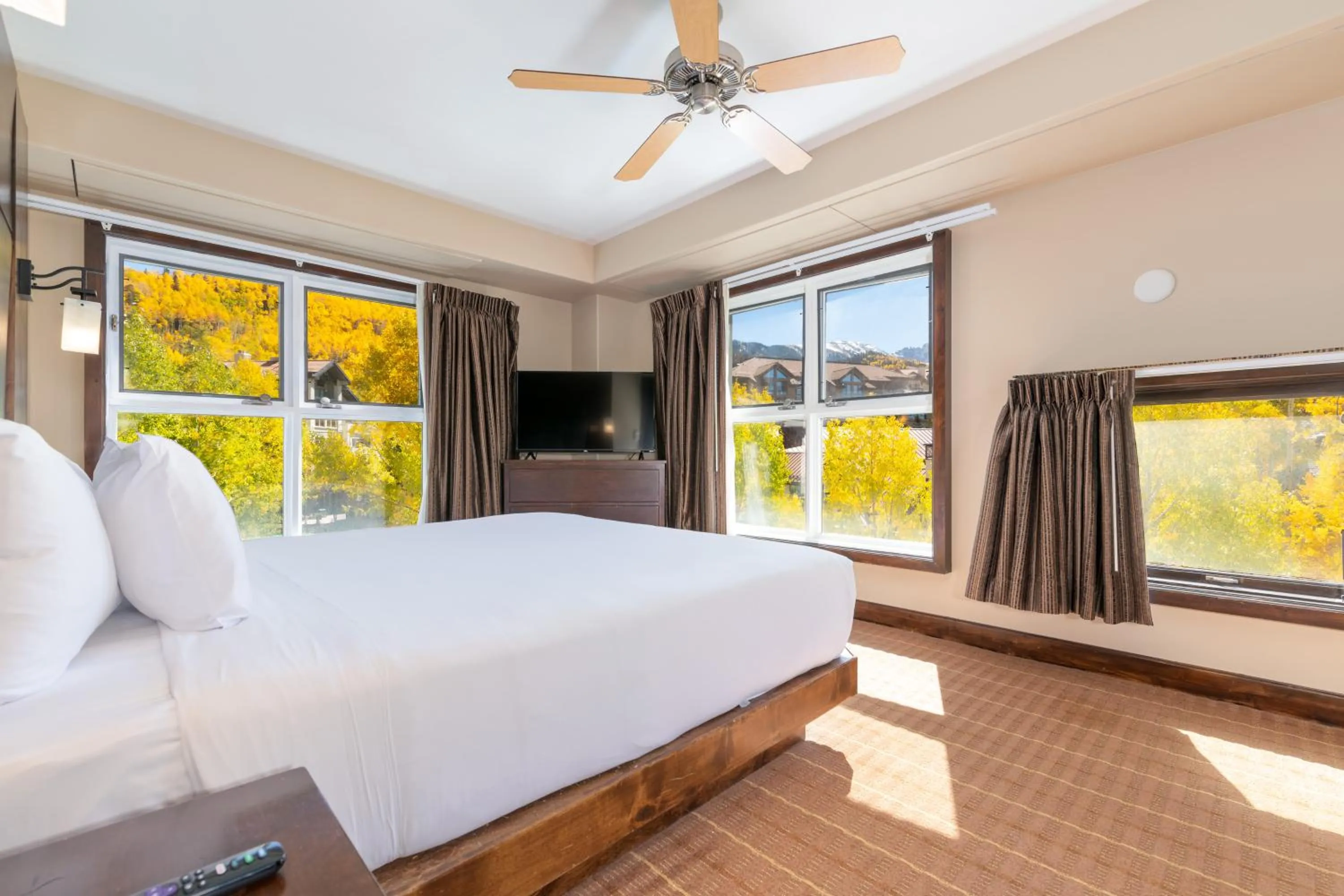 King Suite with Mountain View in The Peaks Resort and Spa