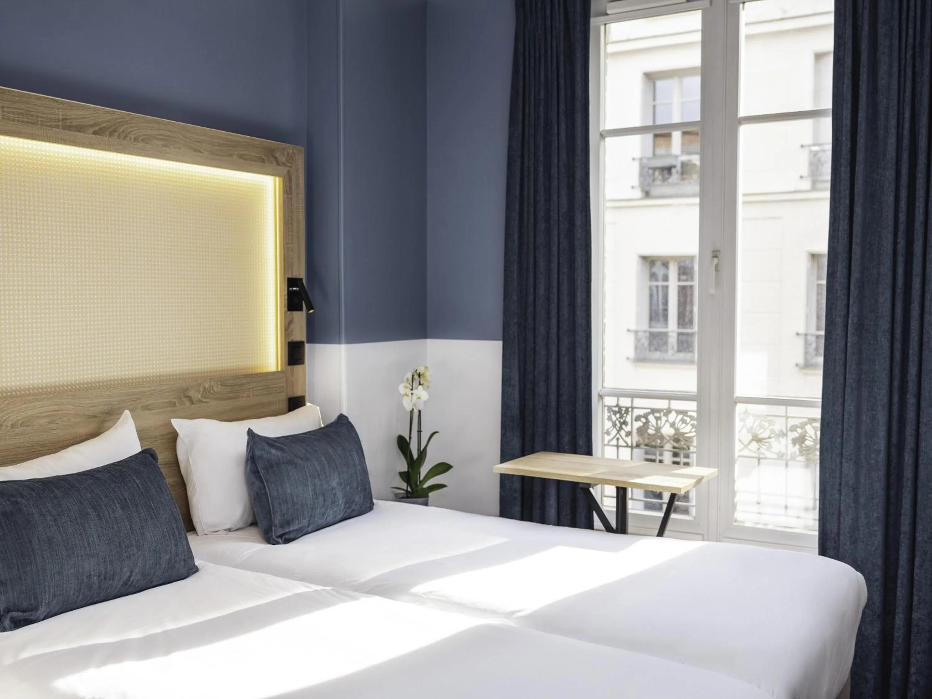 Standard Twin Room in ibis Styles Paris Montmartre Nord