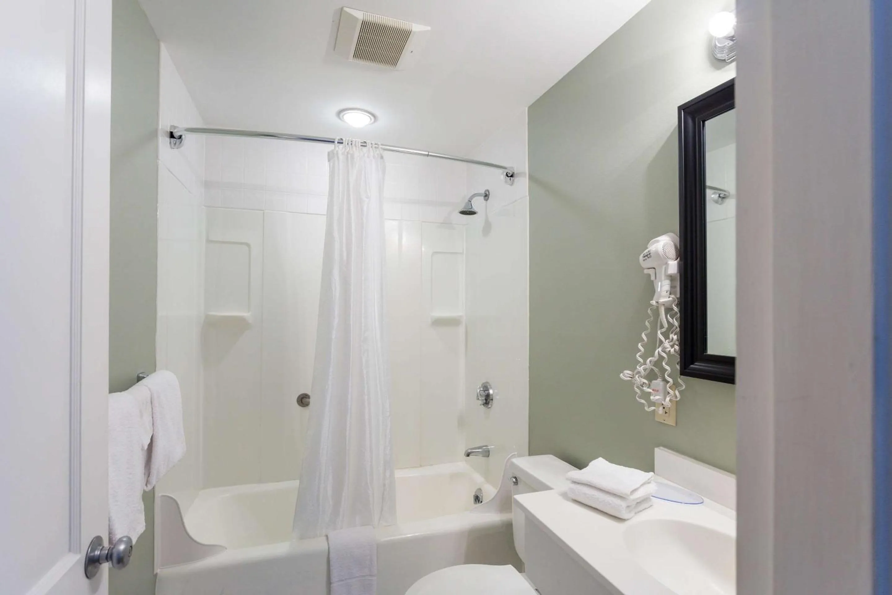 Queen Room with Two Queen Beds - Pet Friendly/Non Smoking in Quality Inn & Suites Gorham Riverside