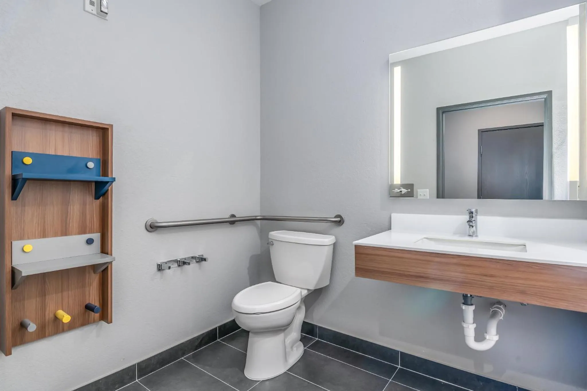 1 Queen Bed, Deluxe Accessible Room, Non-Smoking in Microtel Inn and Suites Montgomery