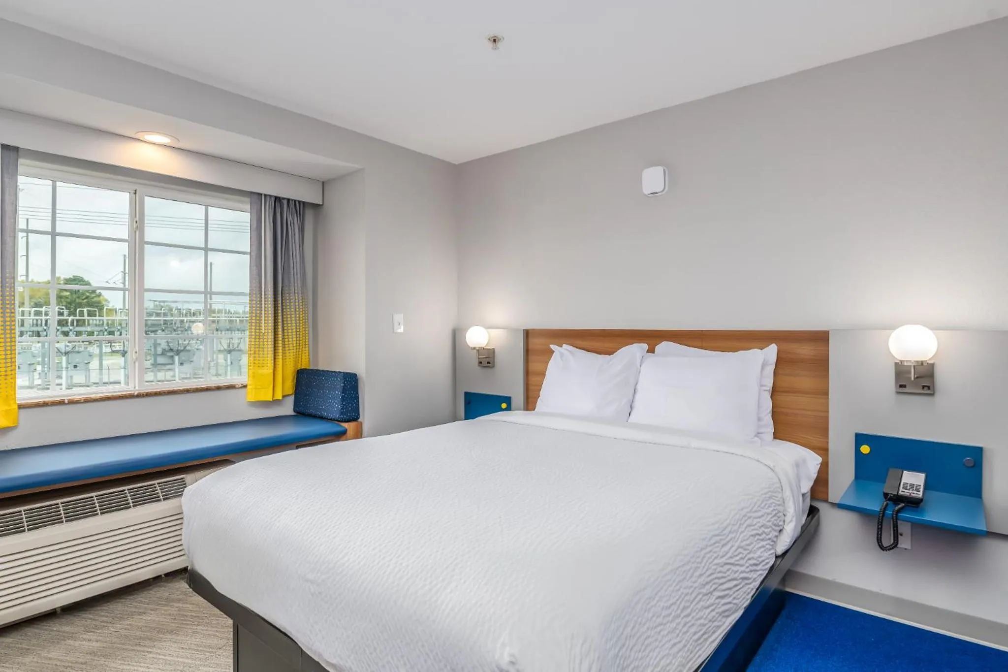 Queen Room - Disability Access - Non-Smoking in Microtel Inn and Suites Montgomery