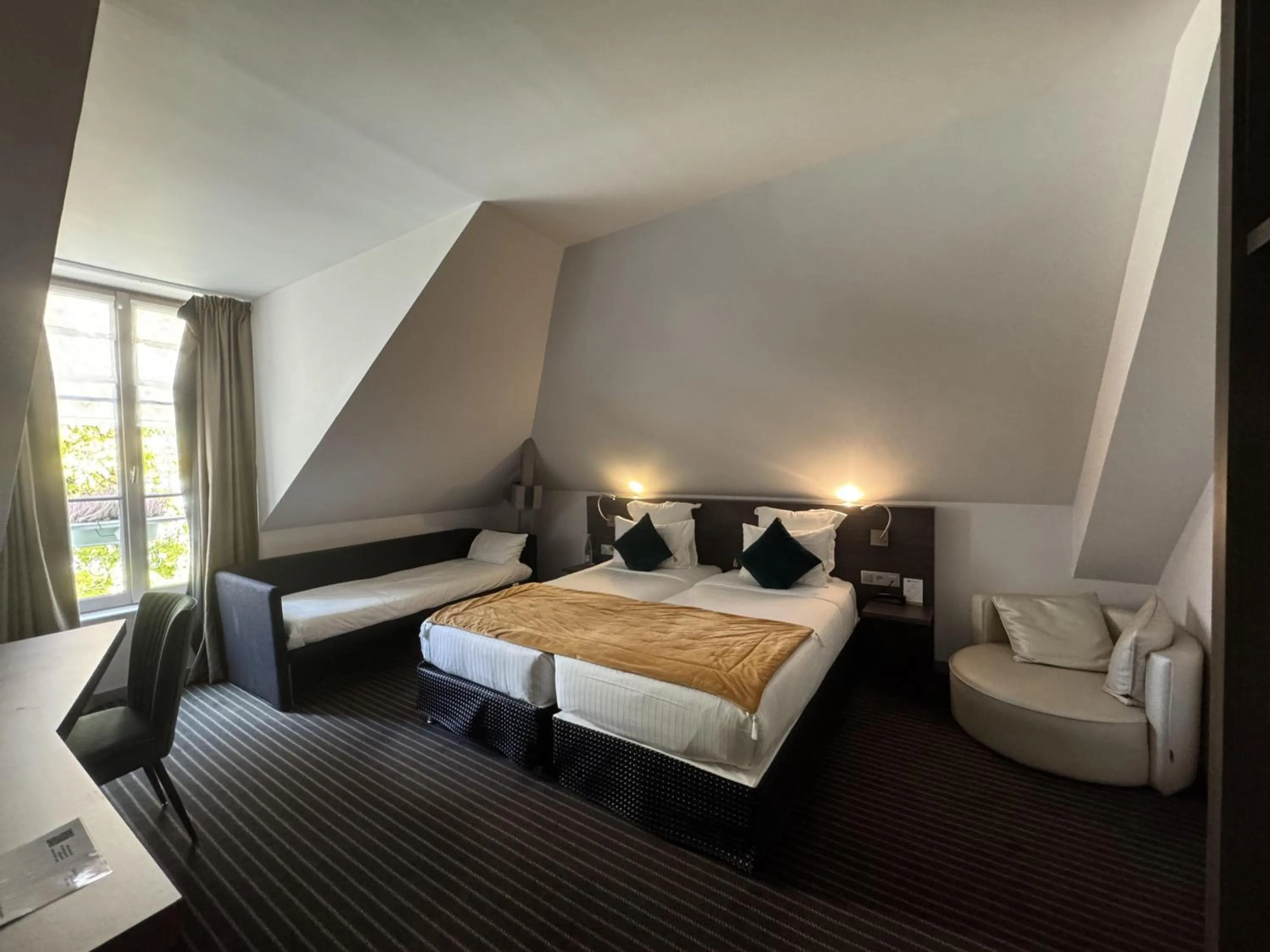 Superior Double Room with Two Single Beds - Non-Smoking in Best Western Blois Château