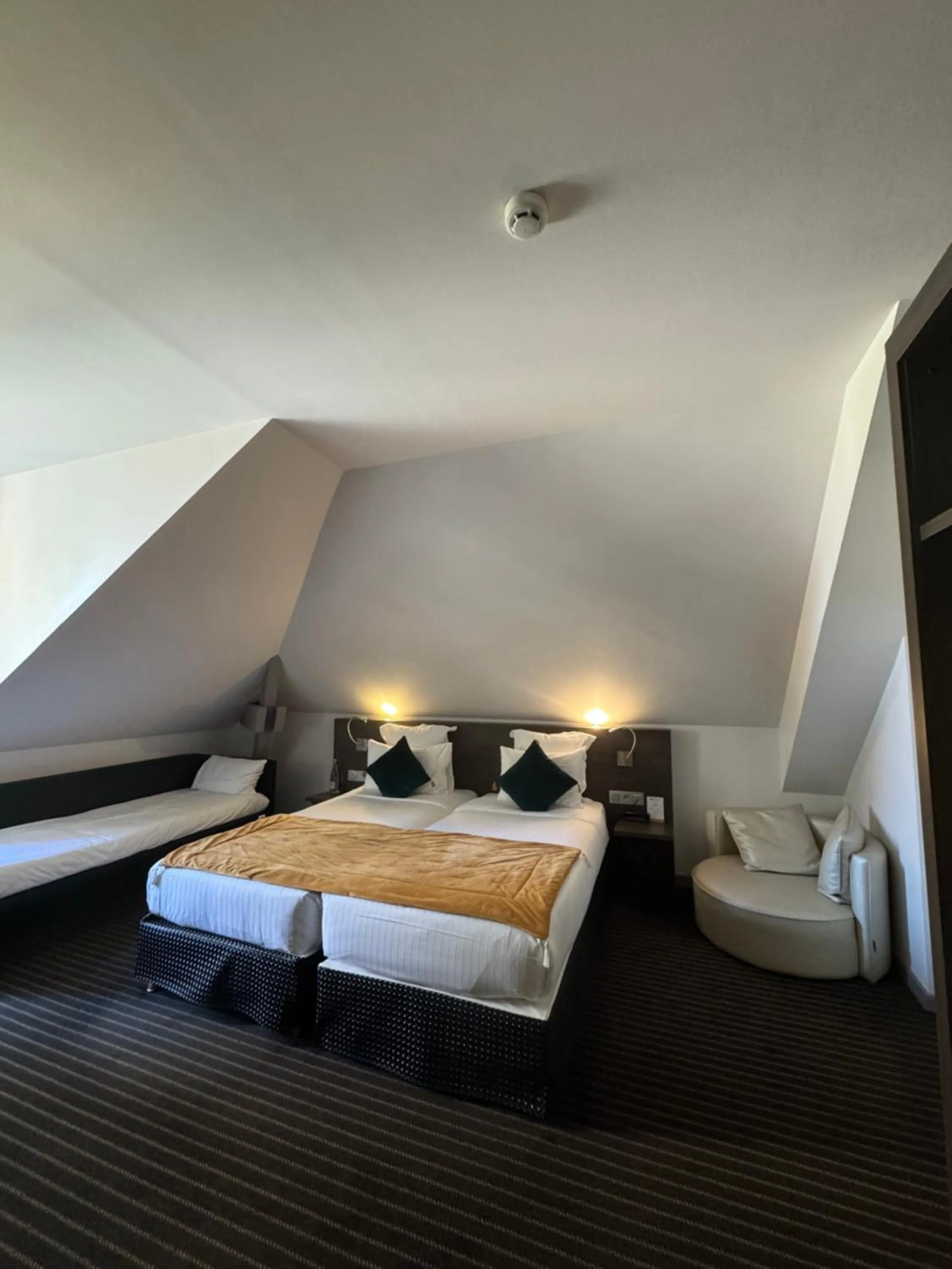 Superior Double Room with Two Single Beds - Non-Smoking in Best Western Blois Château